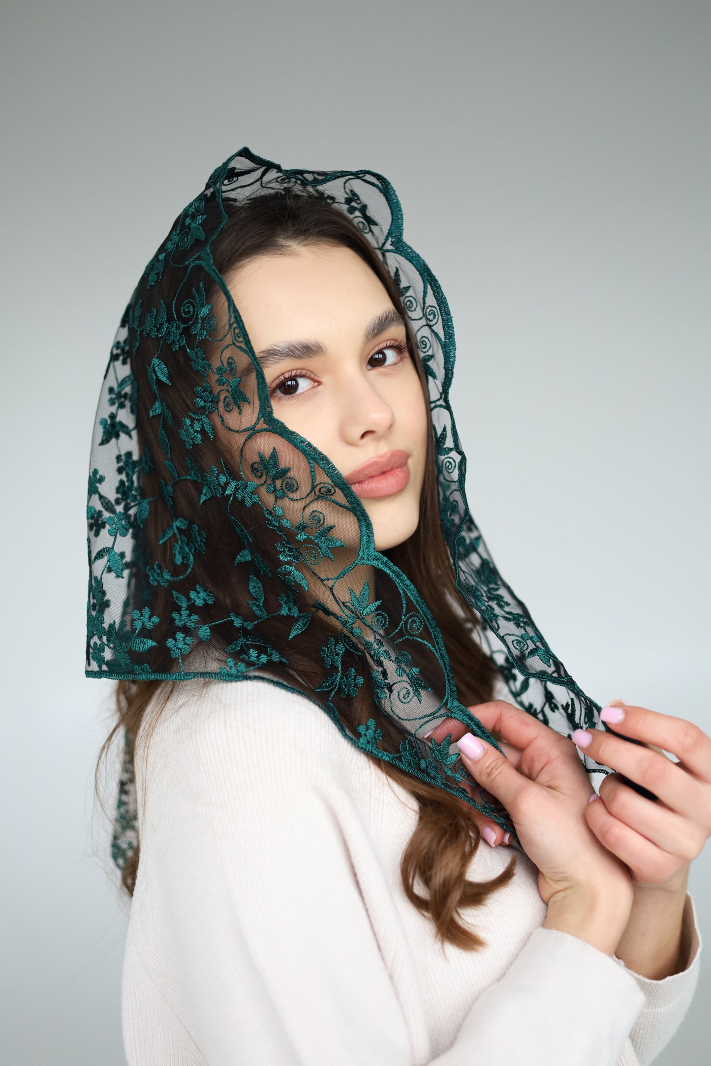 TRIANGLE GREEN VEIL - MariaVeils