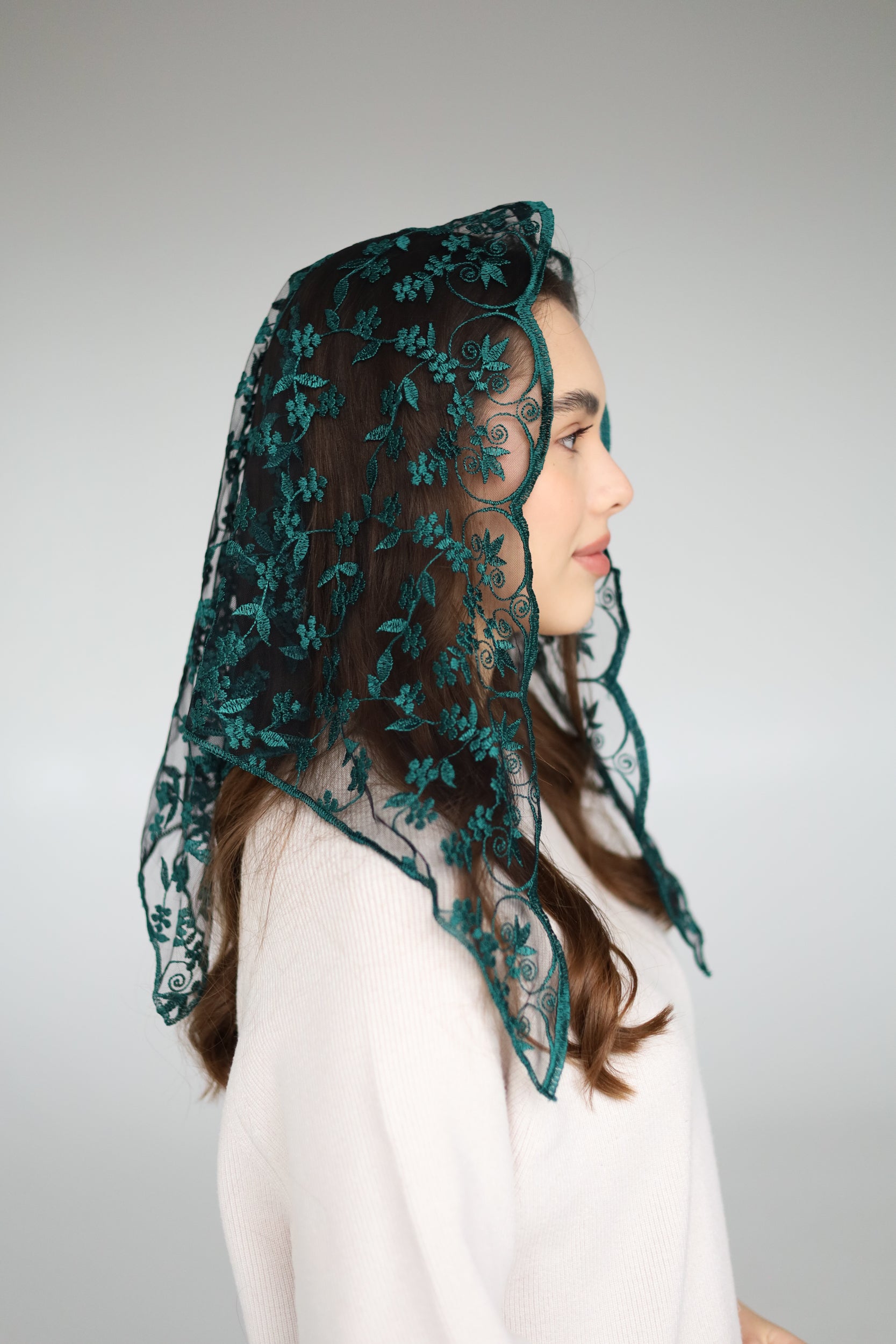 TRIANGLE GREEN VEIL - MariaVeils