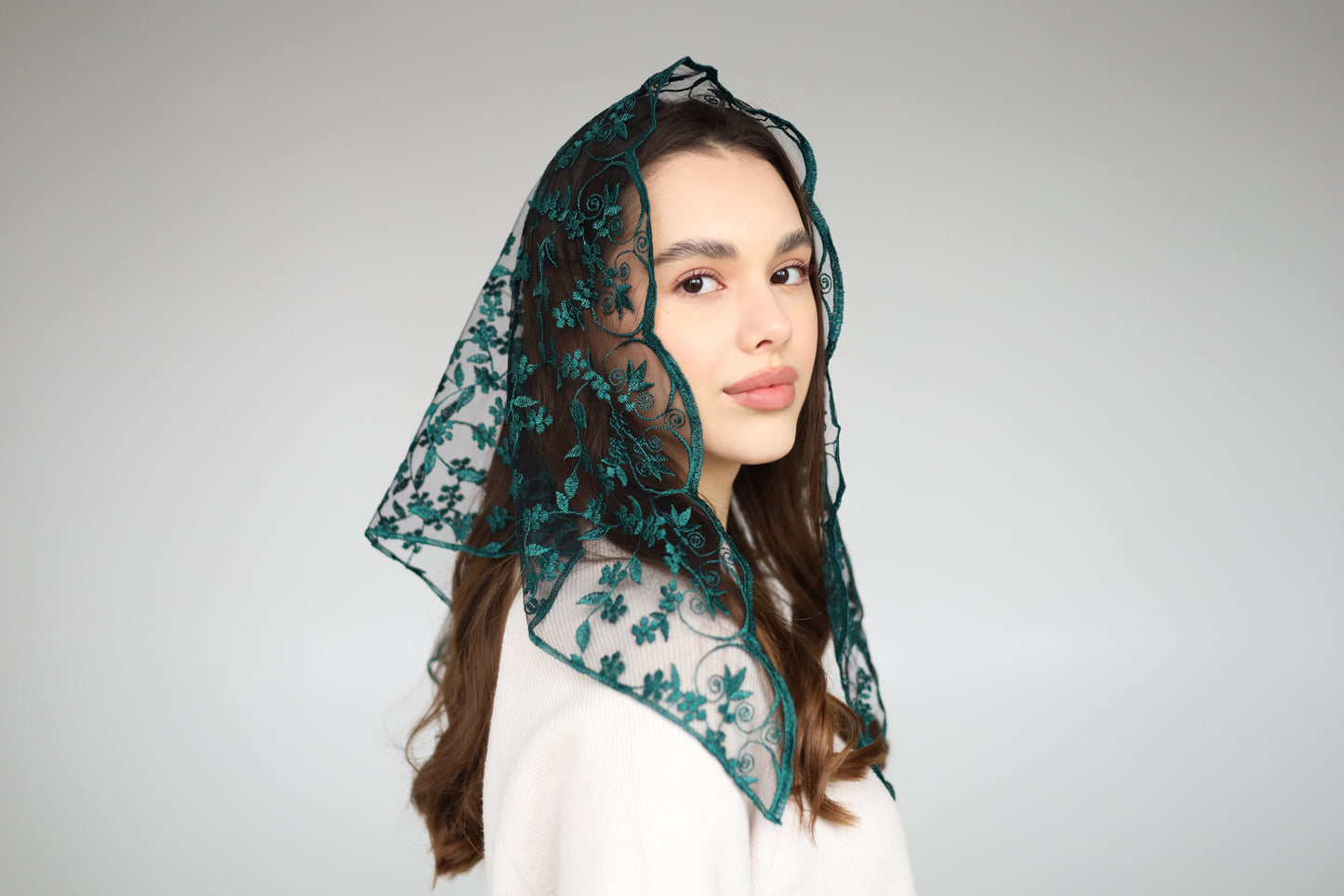 TRIANGLE GREEN VEIL - MariaVeils