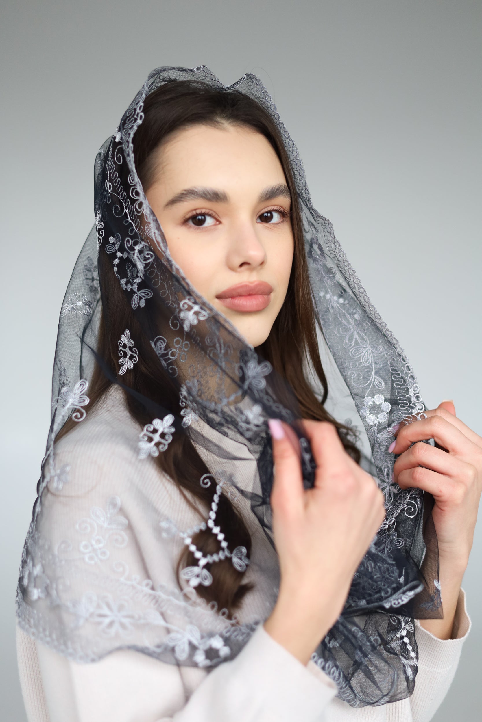 GREY INFINITY MANTILLA - MariaVeils