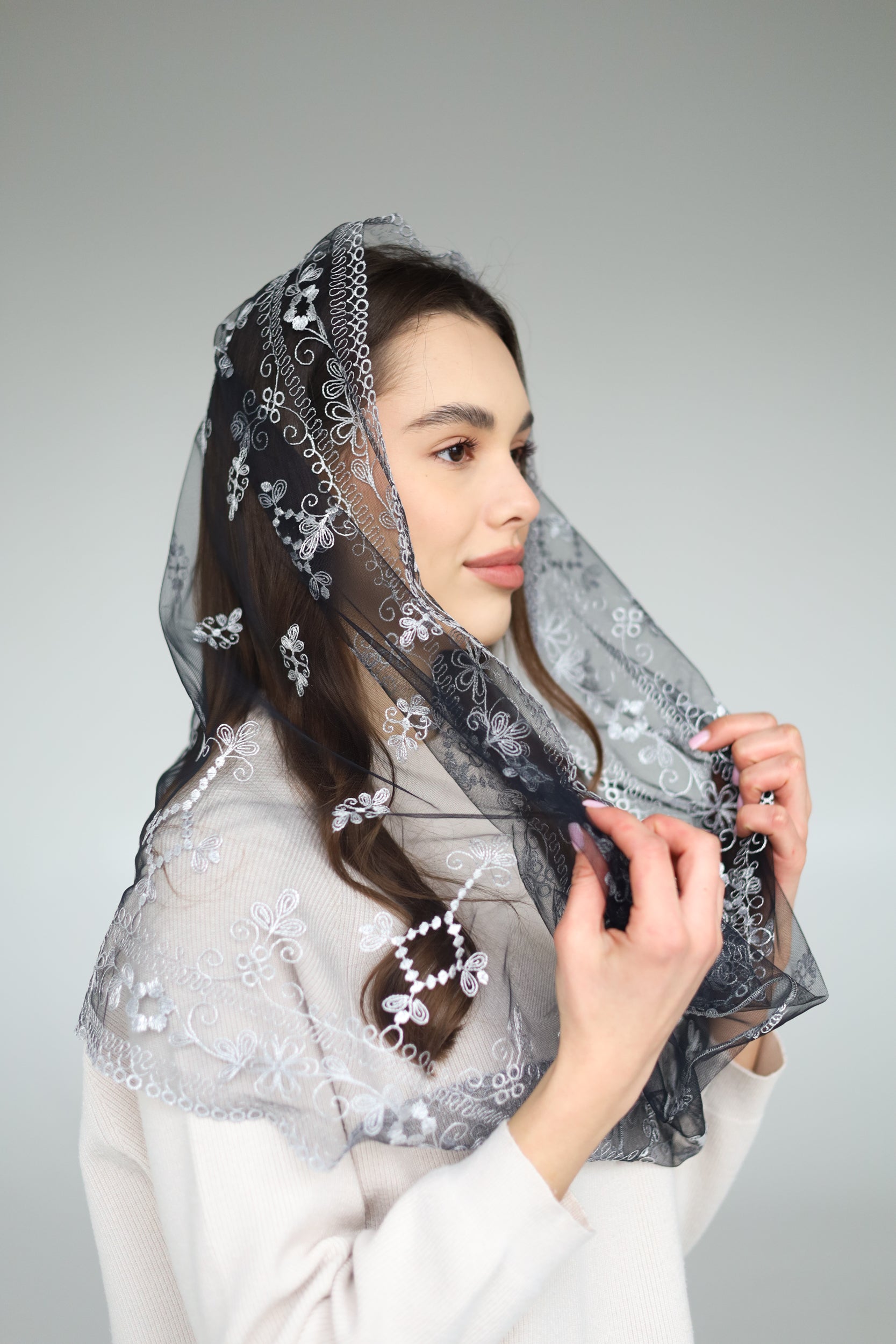 GREY INFINITY MANTILLA - MariaVeils