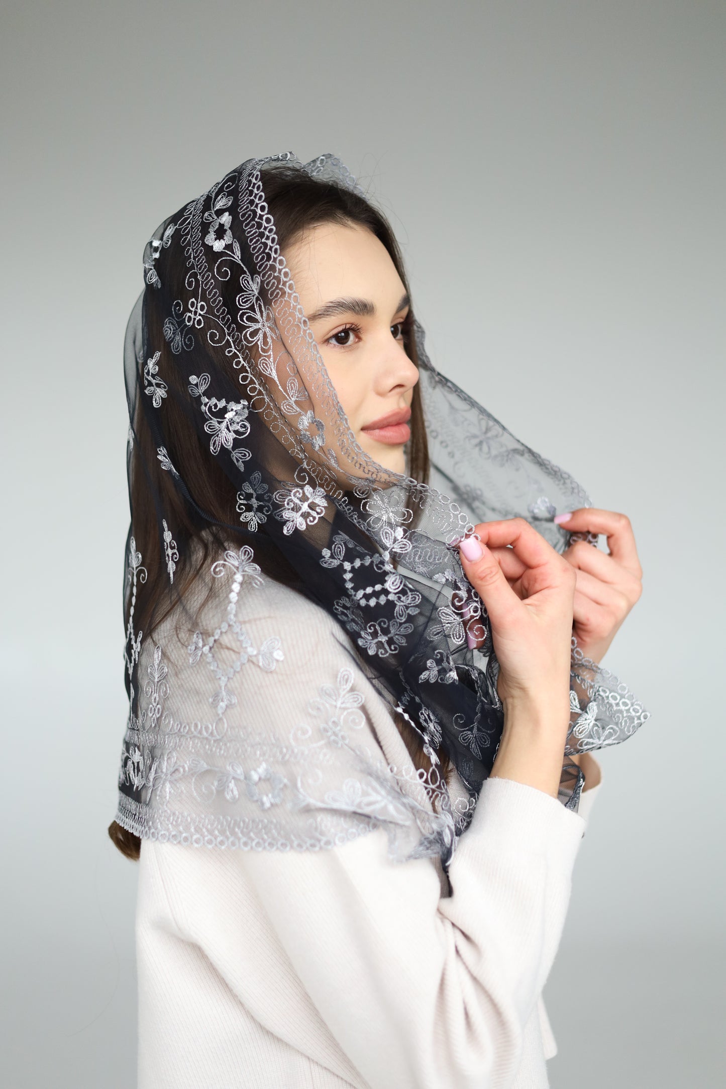 GREY INFINITY MANTILLA - MariaVeils