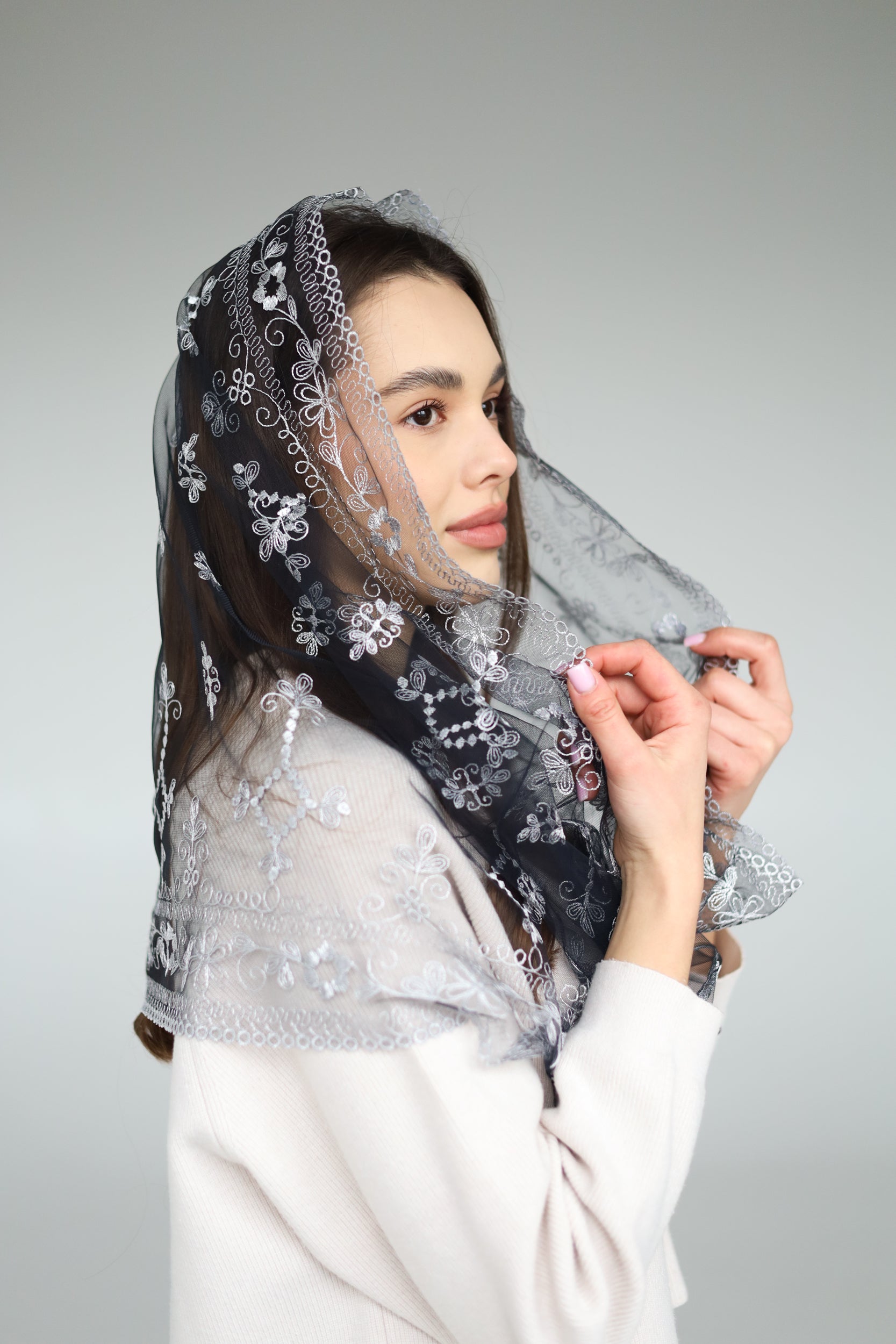 GREY INFINITY MANTILLA - MariaVeils