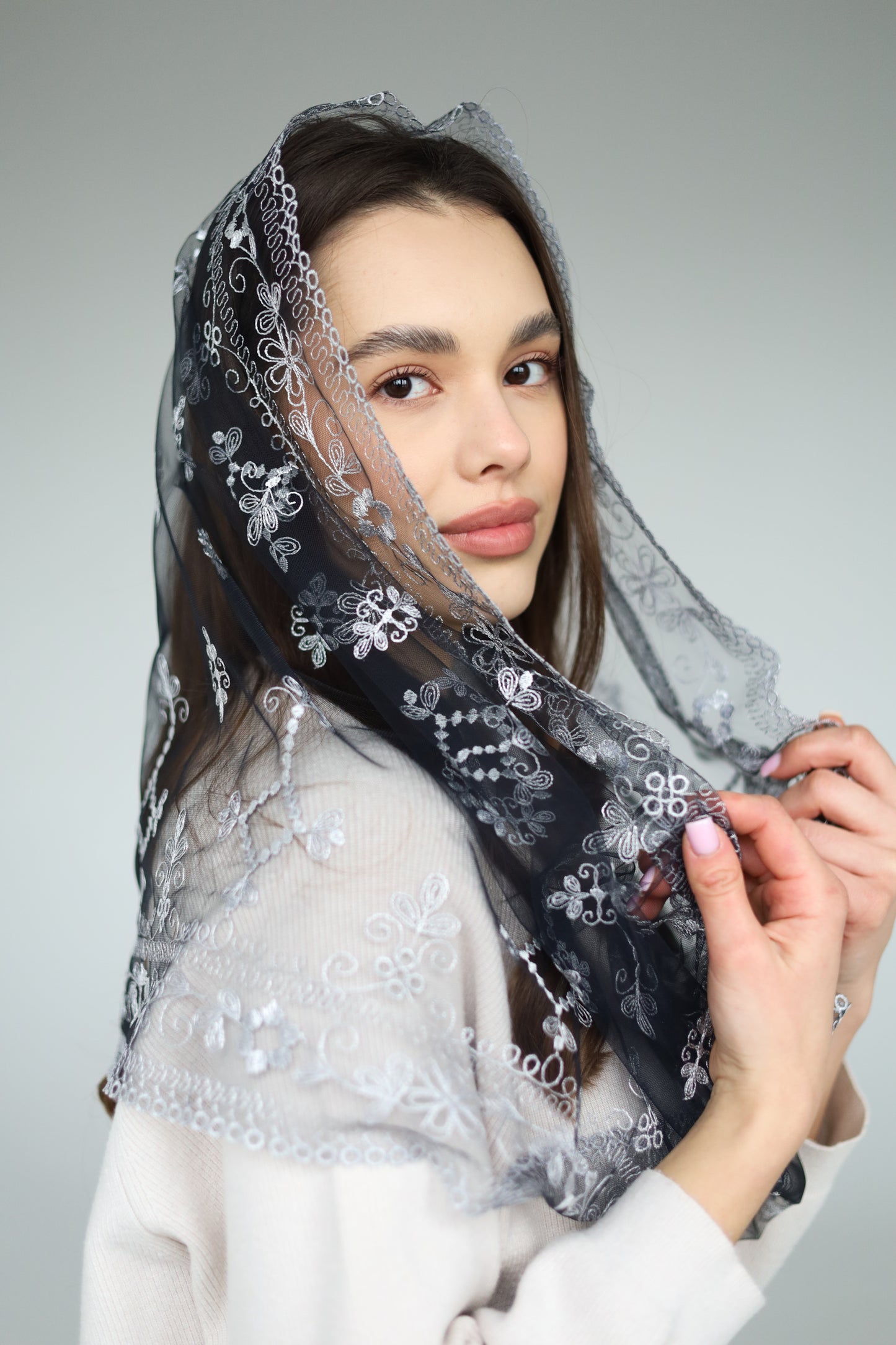 GREY INFINITY MANTILLA - MariaVeils