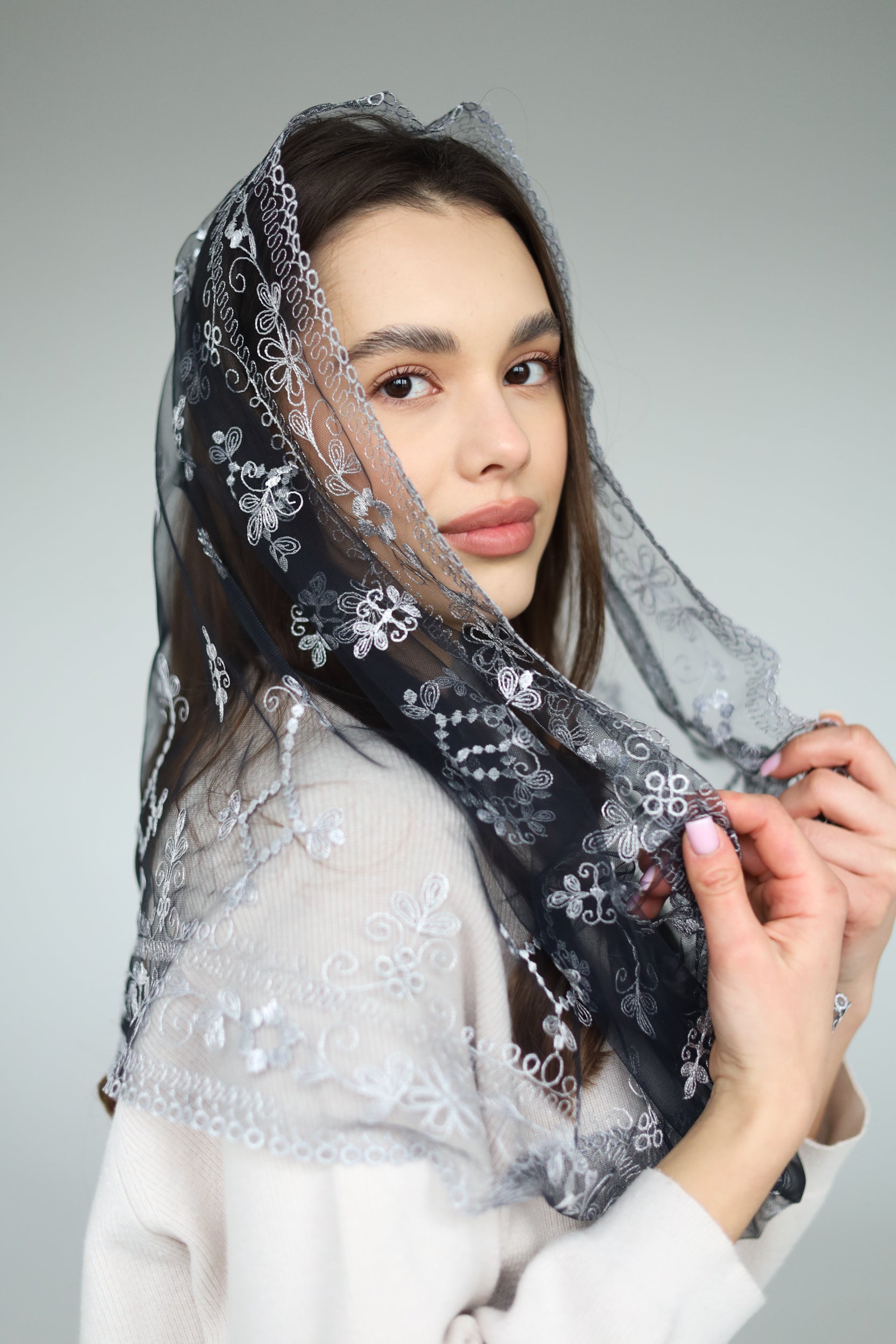 GREY INFINITY MANTILLA - MariaVeils