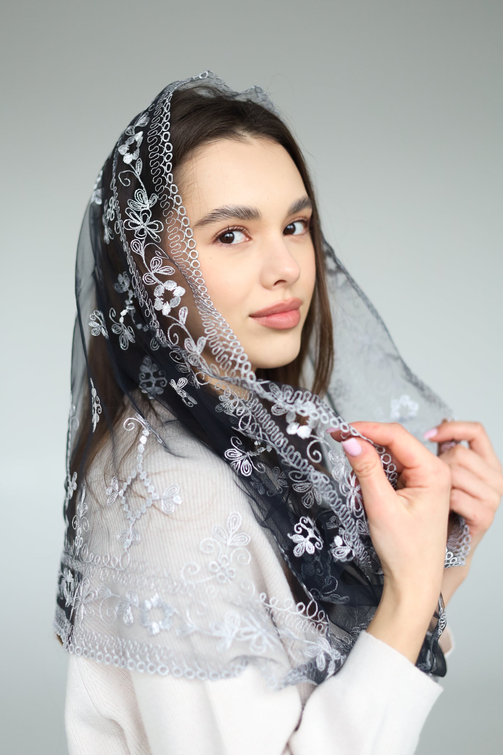 GREY INFINITY MANTILLA - MariaVeils