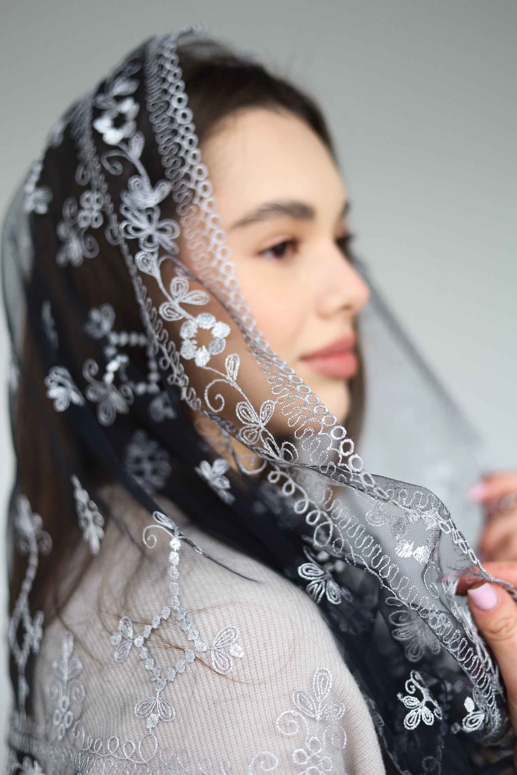 GREY INFINITY MANTILLA - MariaVeils
