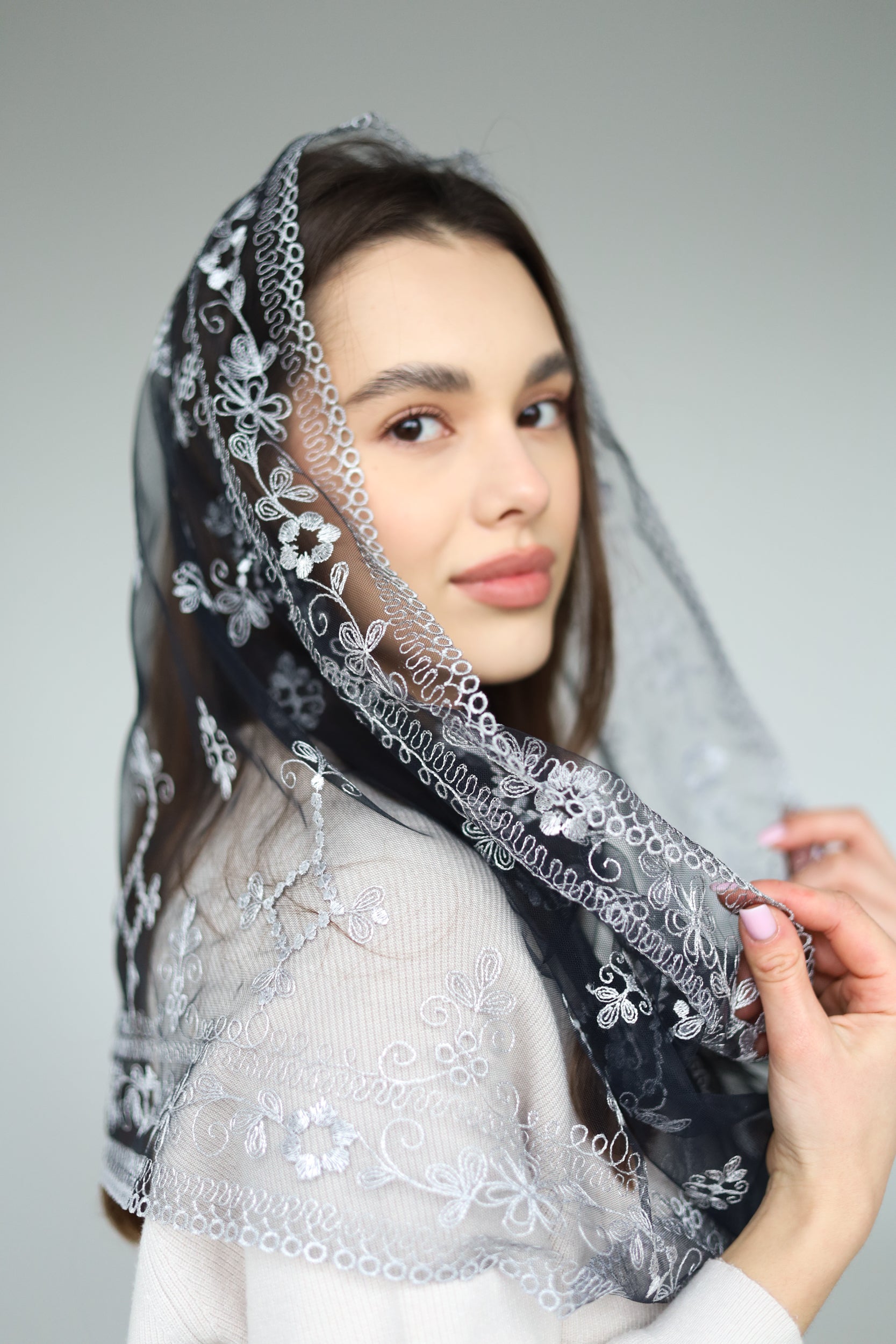 GREY INFINITY MANTILLA - MariaVeils