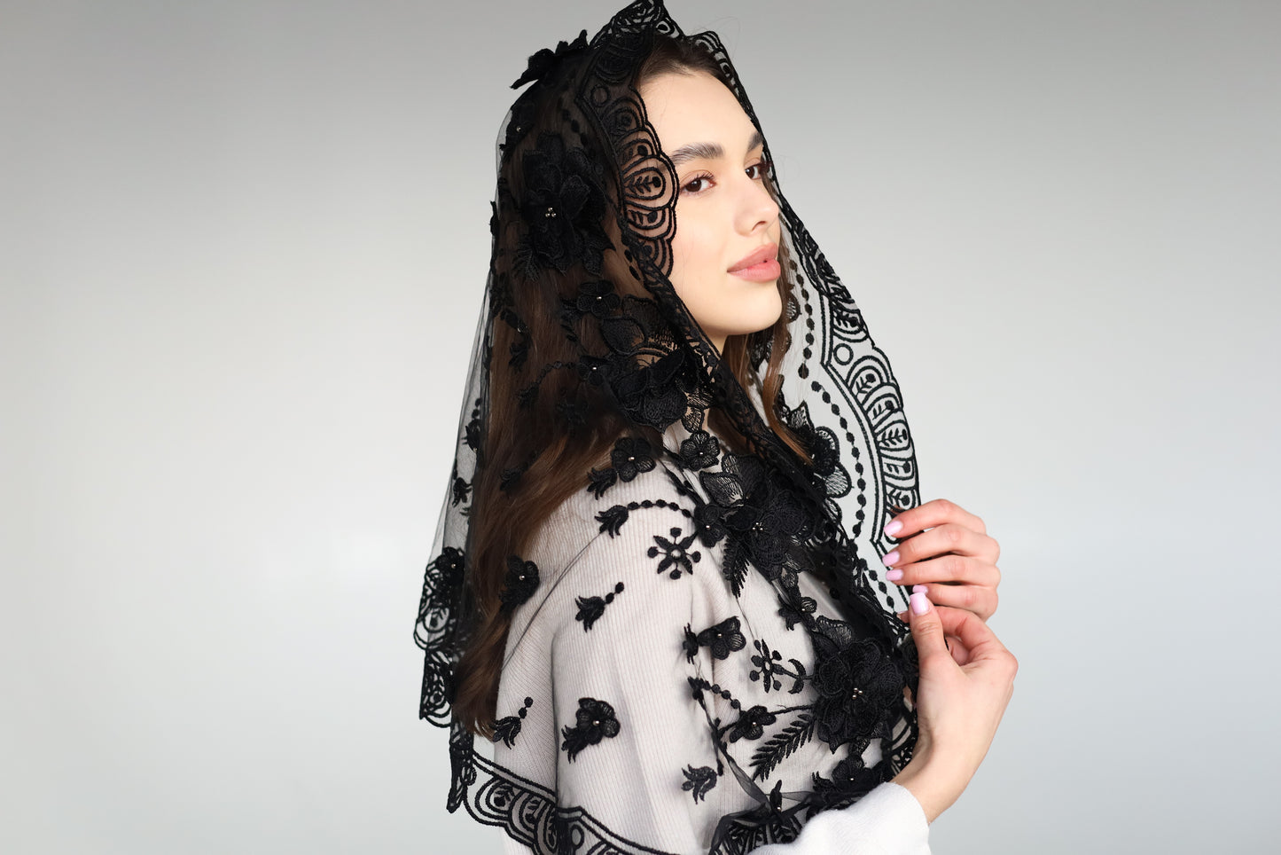 3D FLORAL BLACK MANTILLA