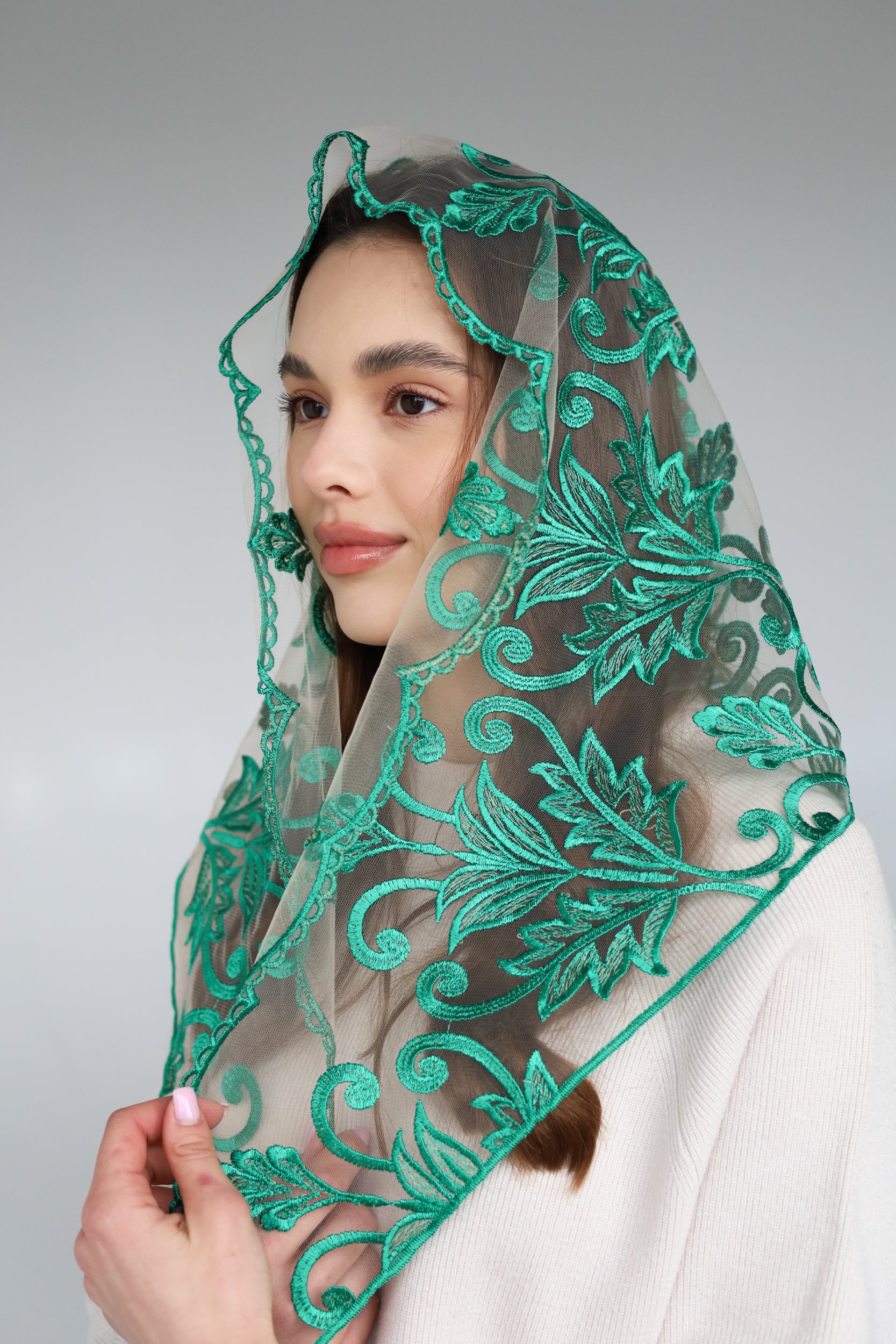 LONG TRIANGLE GREEN VEIL - MariaVeils