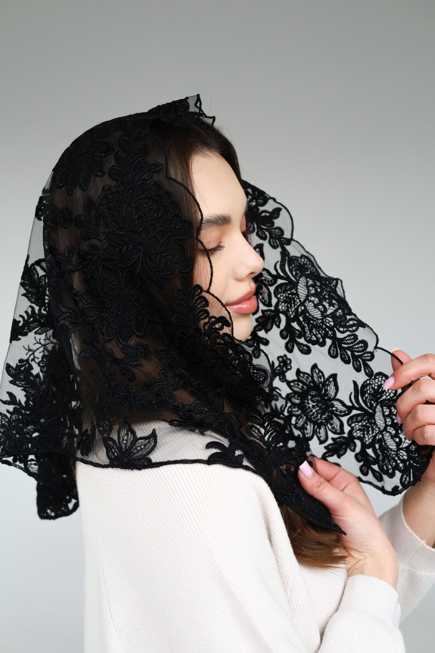 BLACK TRIANGLE VEIL