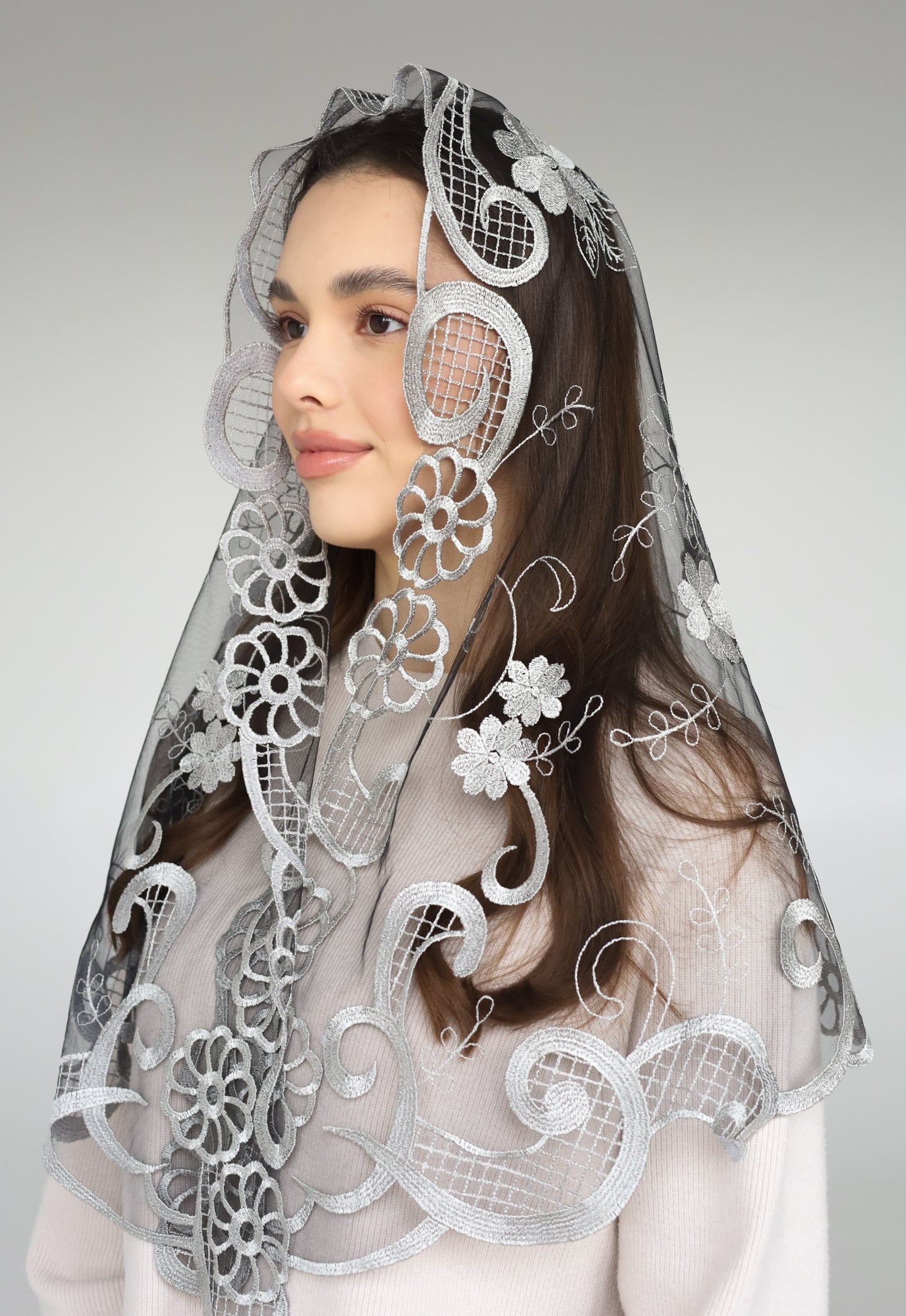 LONG GREY FLORAL VEIL - MariaVeils