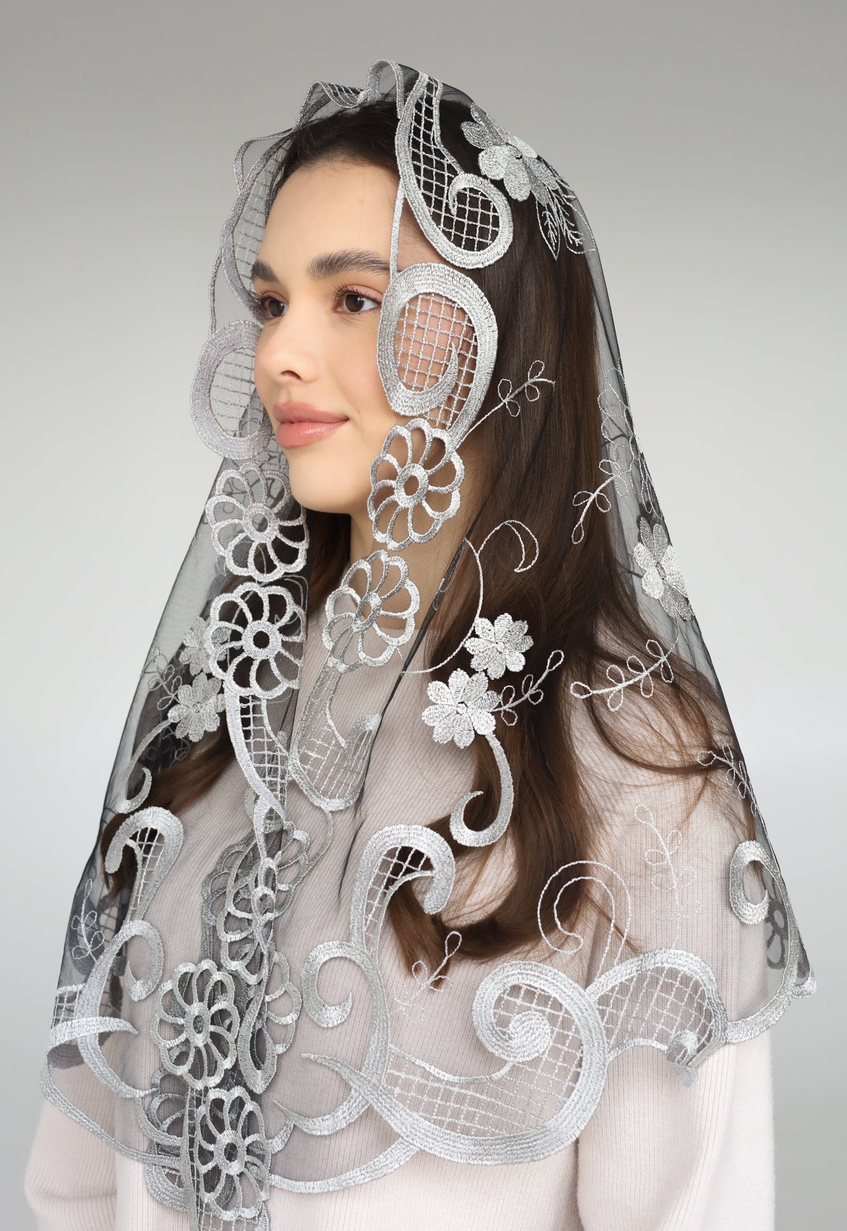 LONG GREY FLORAL VEIL - MariaVeils