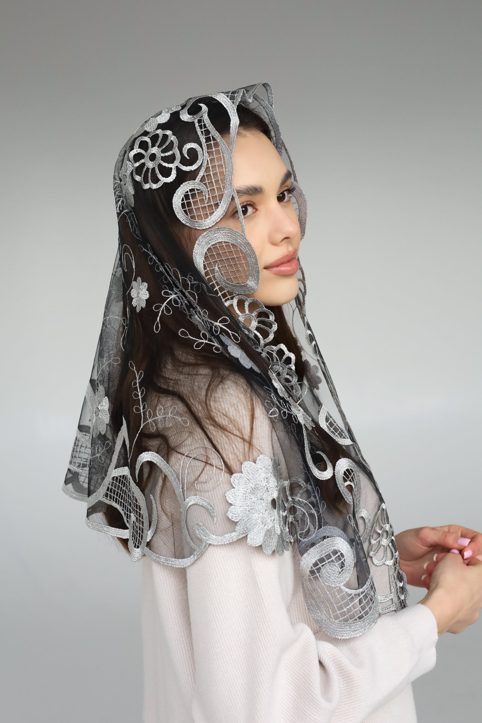 LONG GREY FLORAL VEIL - MariaVeils