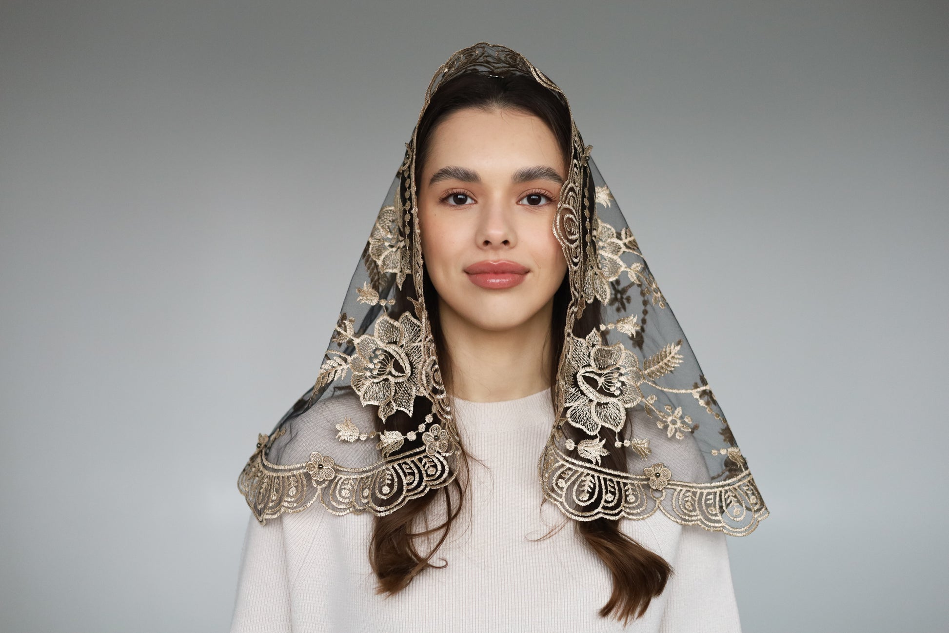 SHORT 3D VEIL WITH FLOWERS - MariaVeils