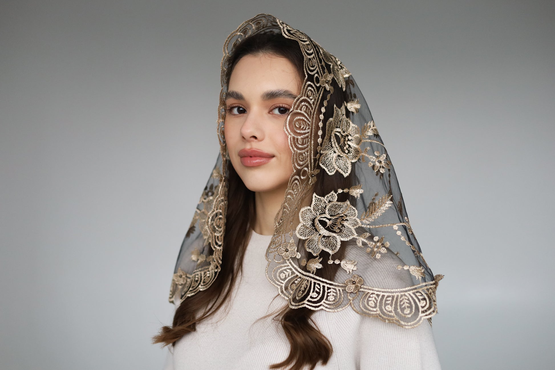 SHORT 3D VEIL WITH FLOWERS - MariaVeils
