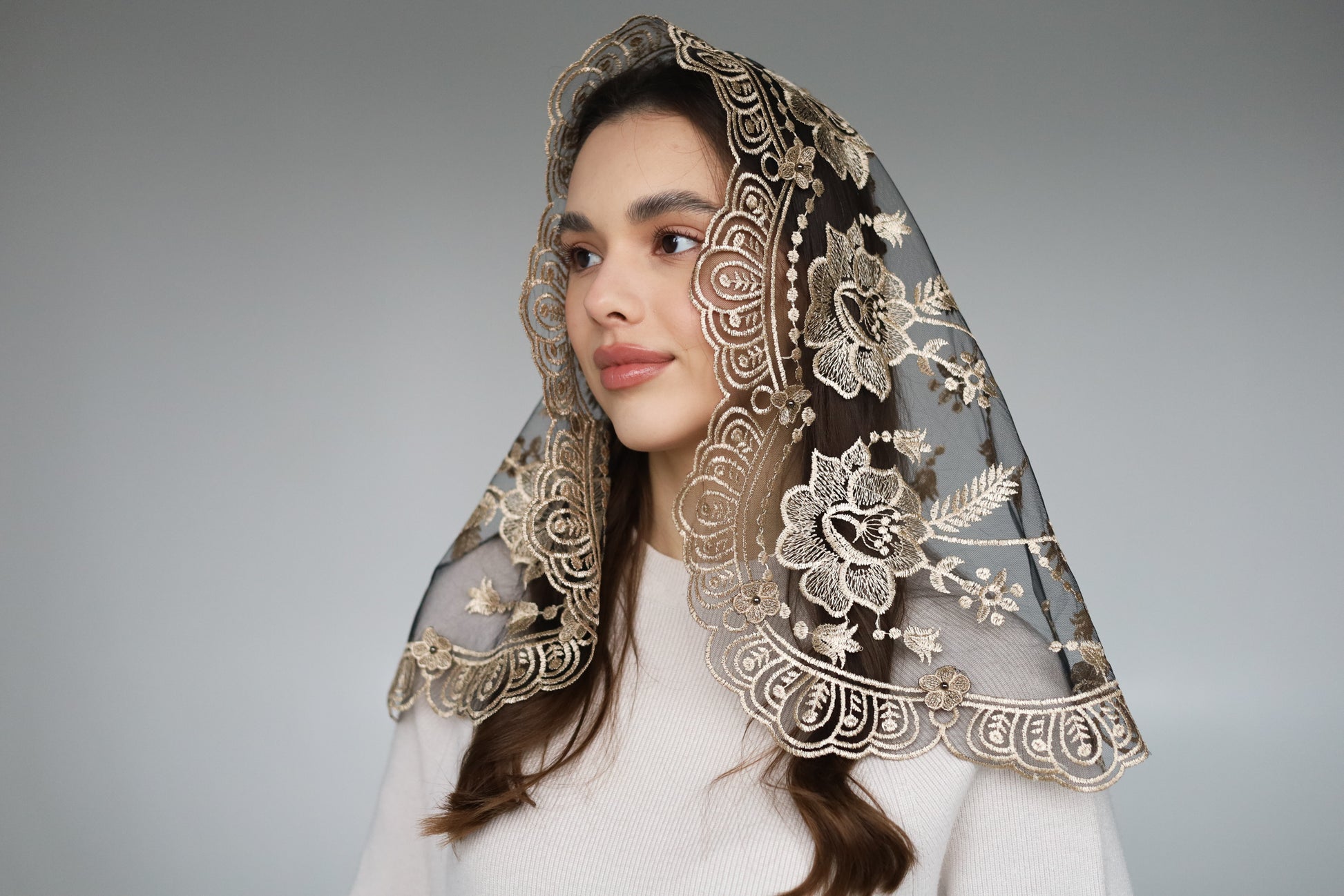 SHORT 3D VEIL WITH FLOWERS - MariaVeils