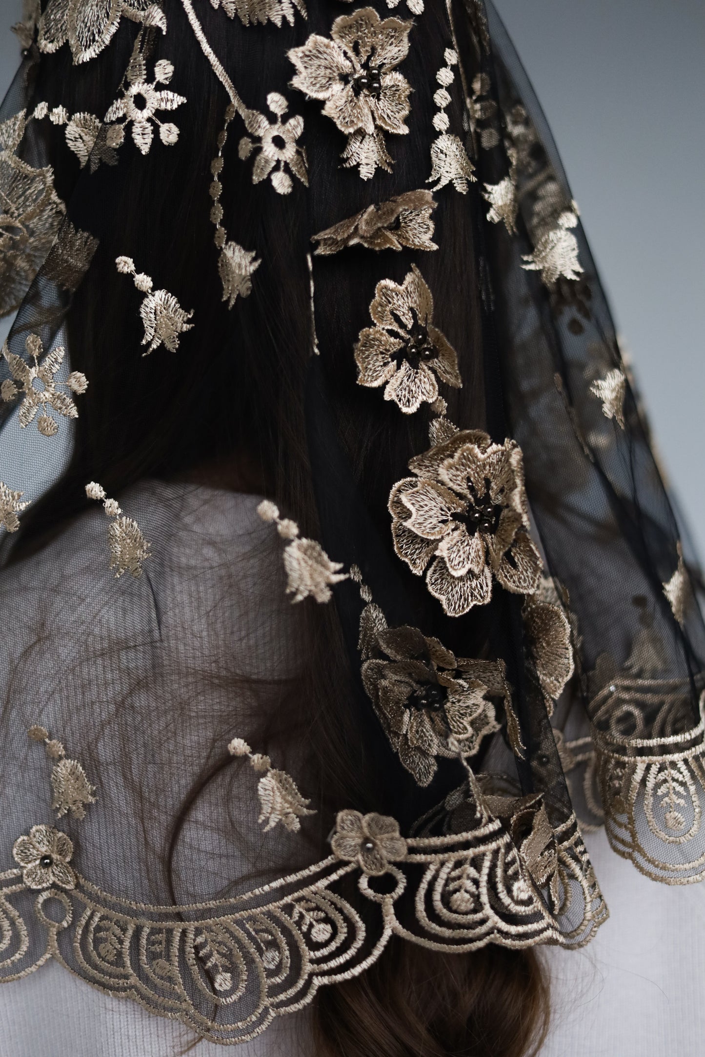 SHORT 3D VEIL WITH FLOWERS - MariaVeils