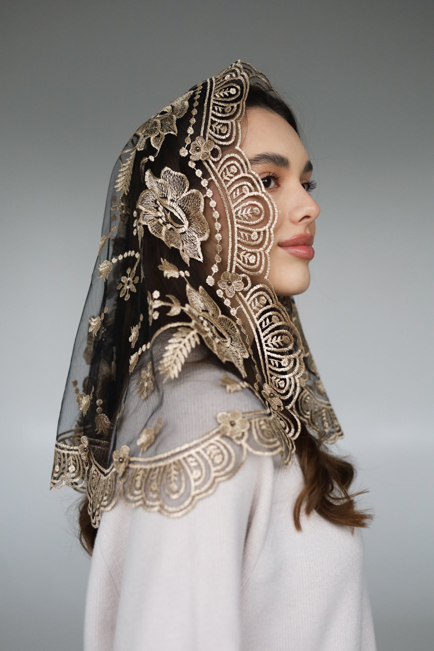SHORT 3D VEIL WITH FLOWERS - MariaVeils