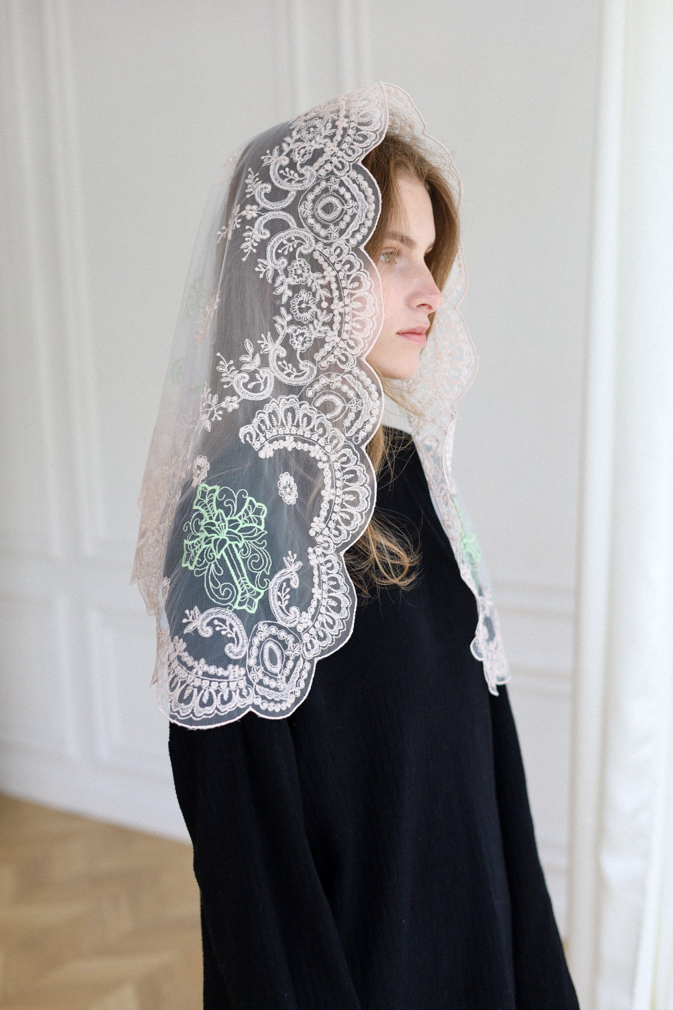 NEW LACE VEIL