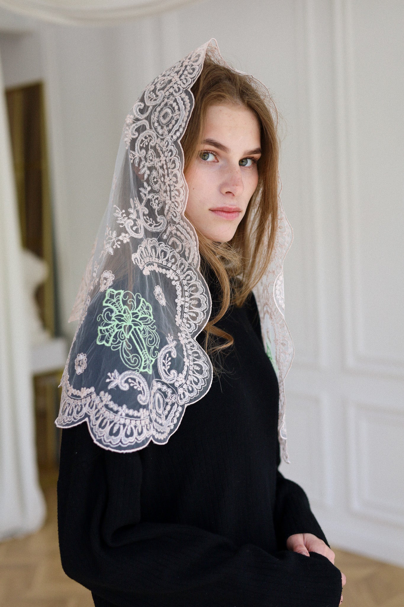 NEW LACE VEIL