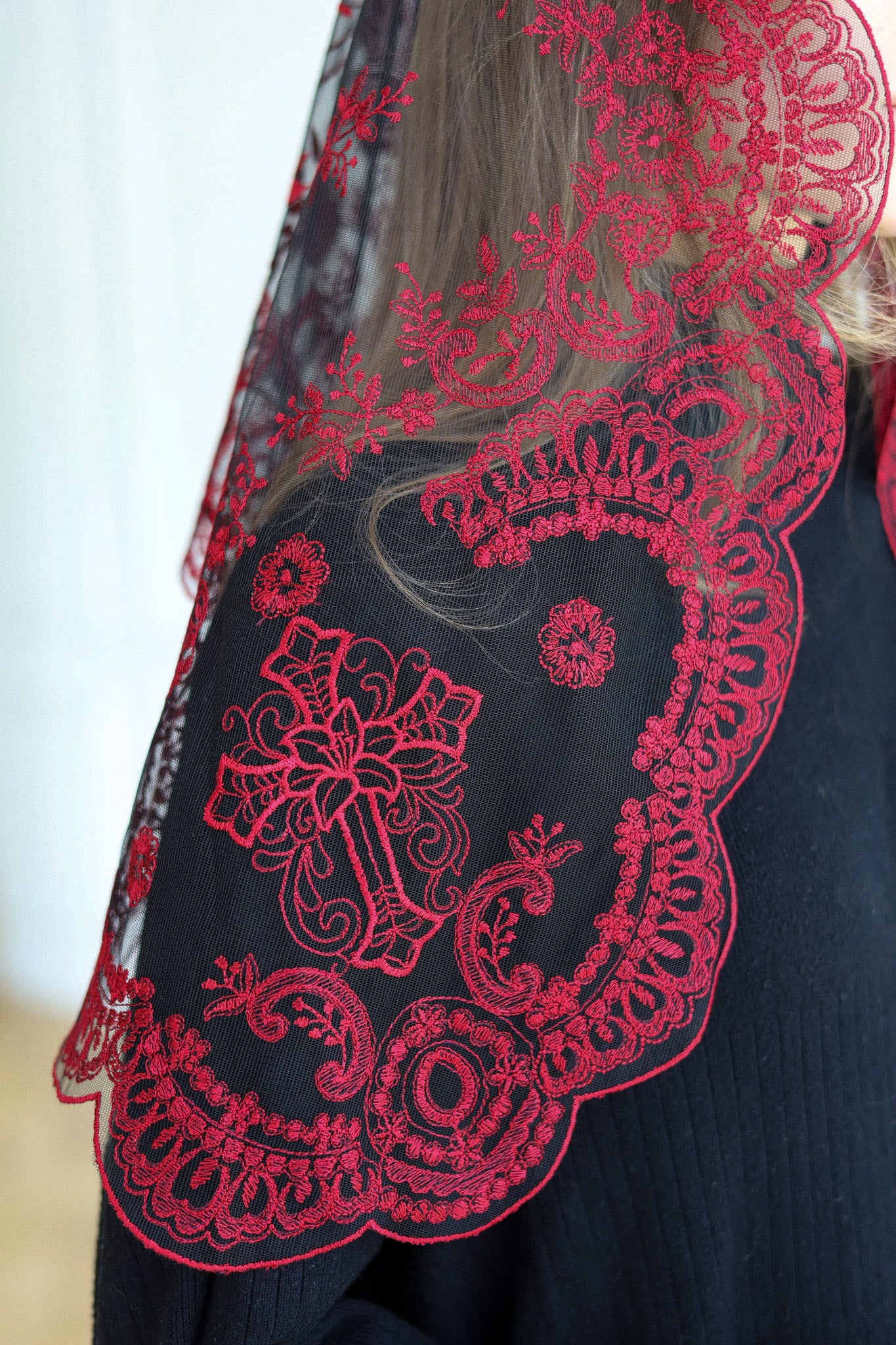 BURGUNDY LACE VEIL