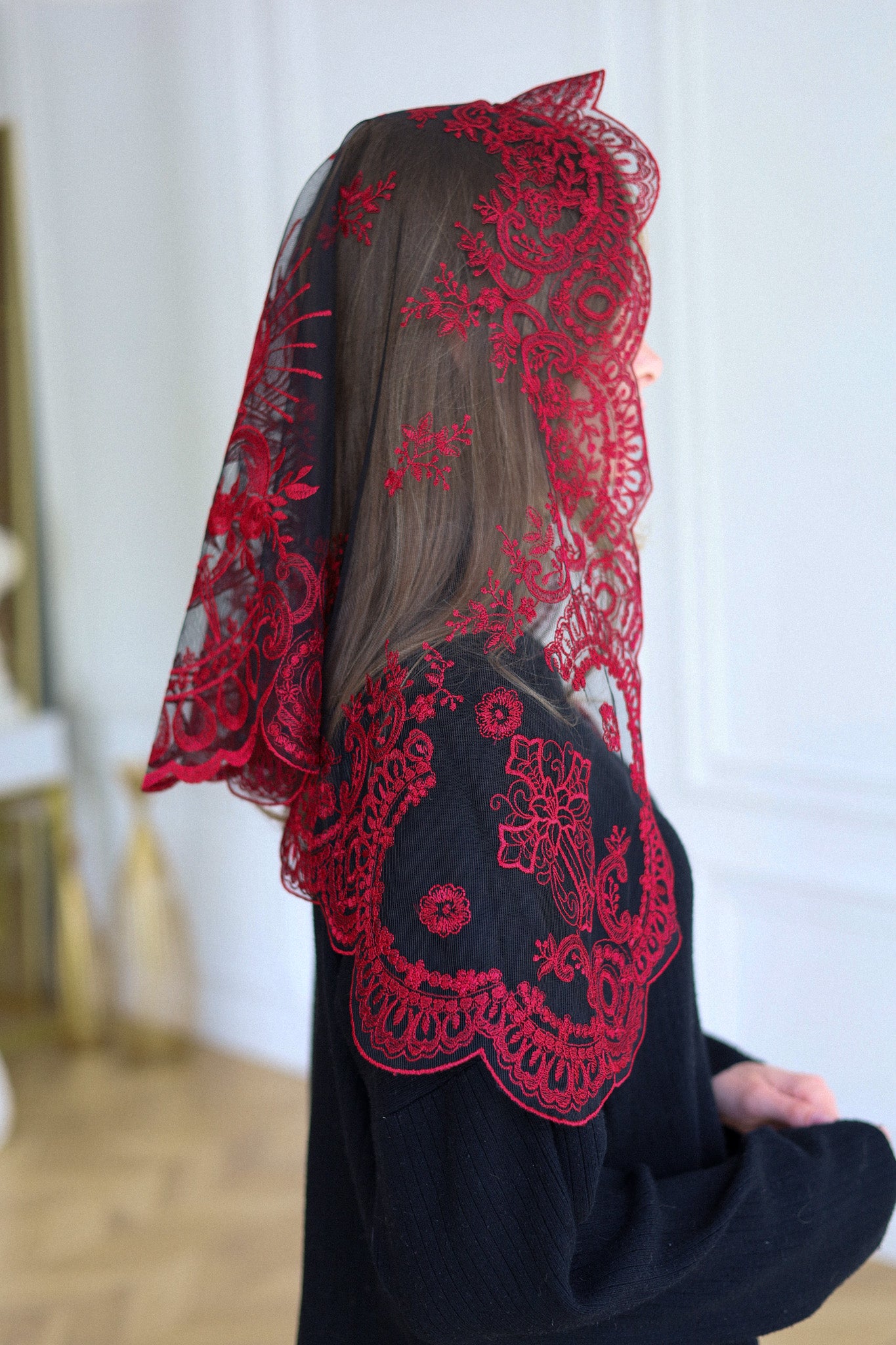 BURGUNDY LACE VEIL