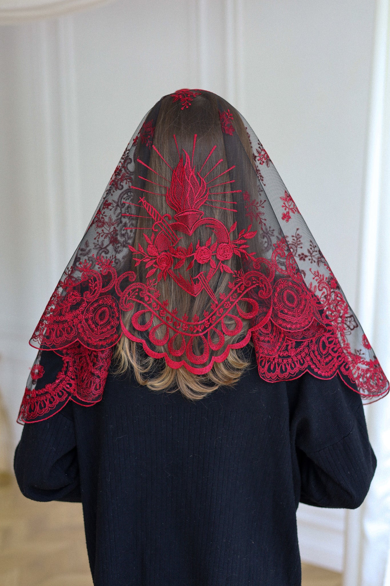 BURGUNDY LACE VEIL