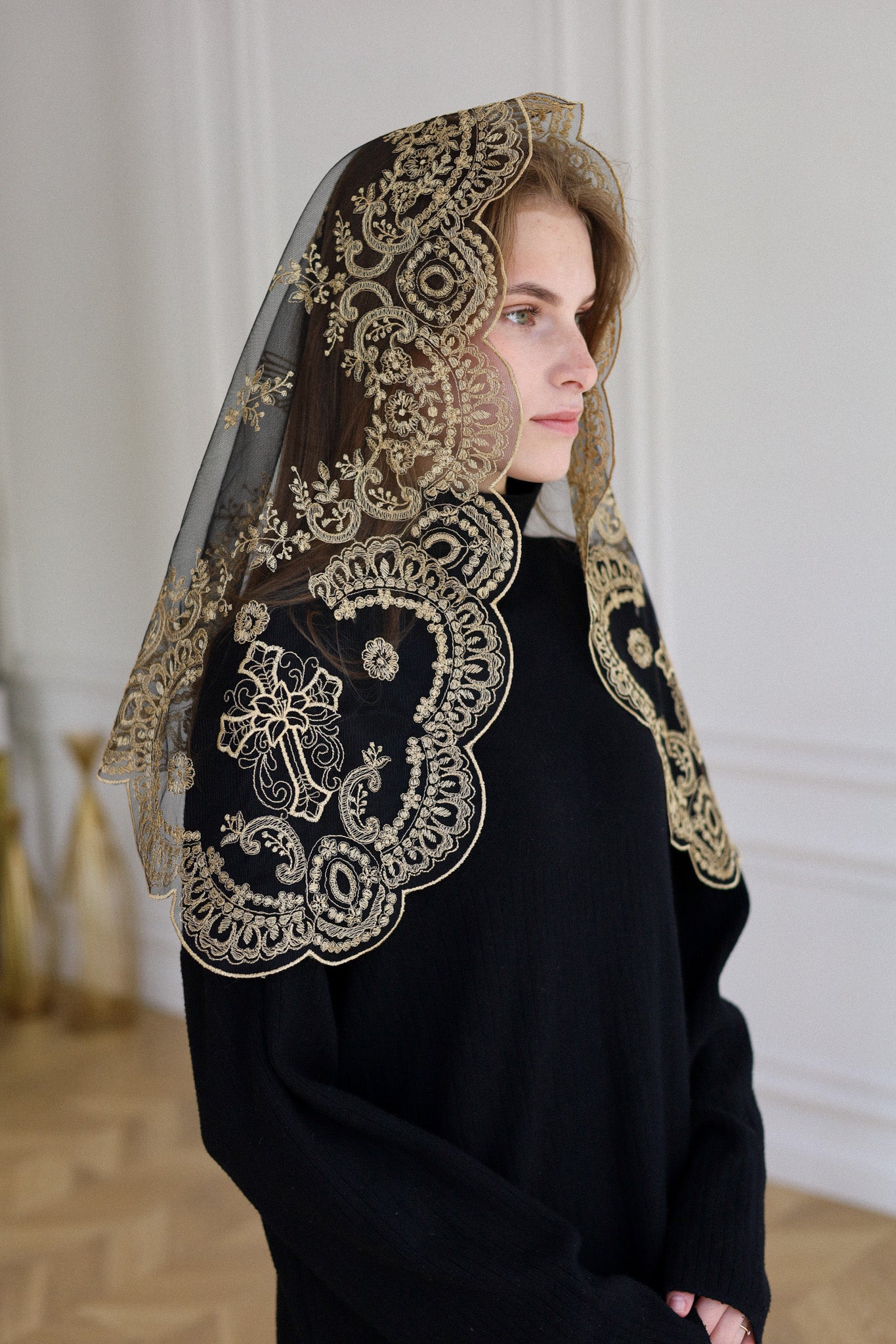 GOLD LACE VEIL