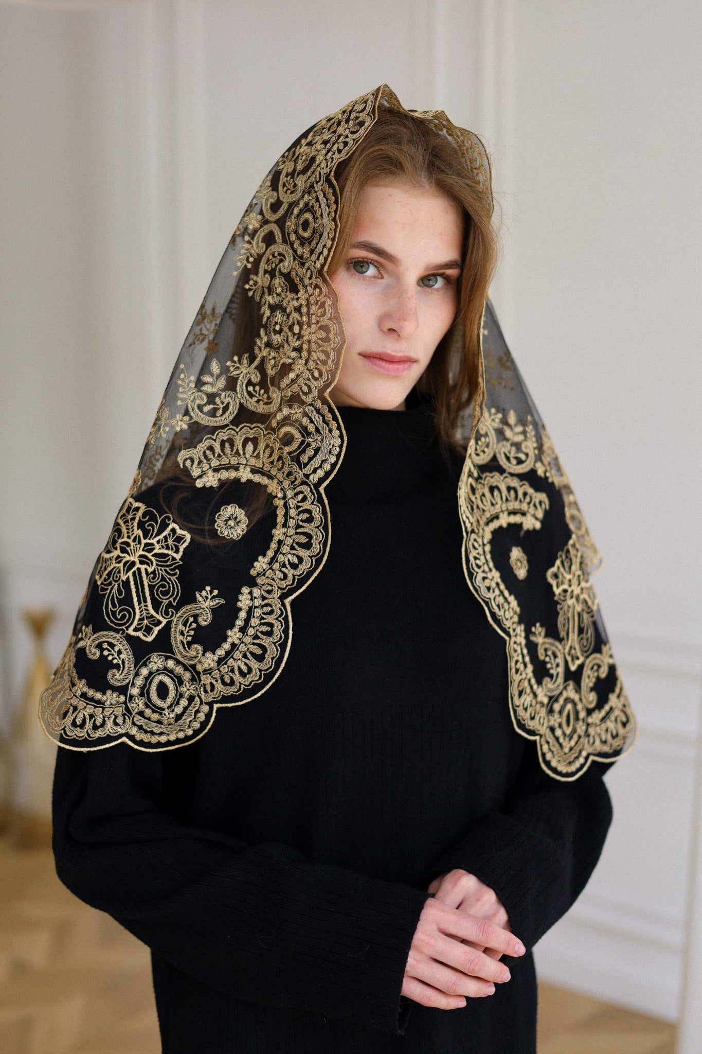 GOLD LACE VEIL