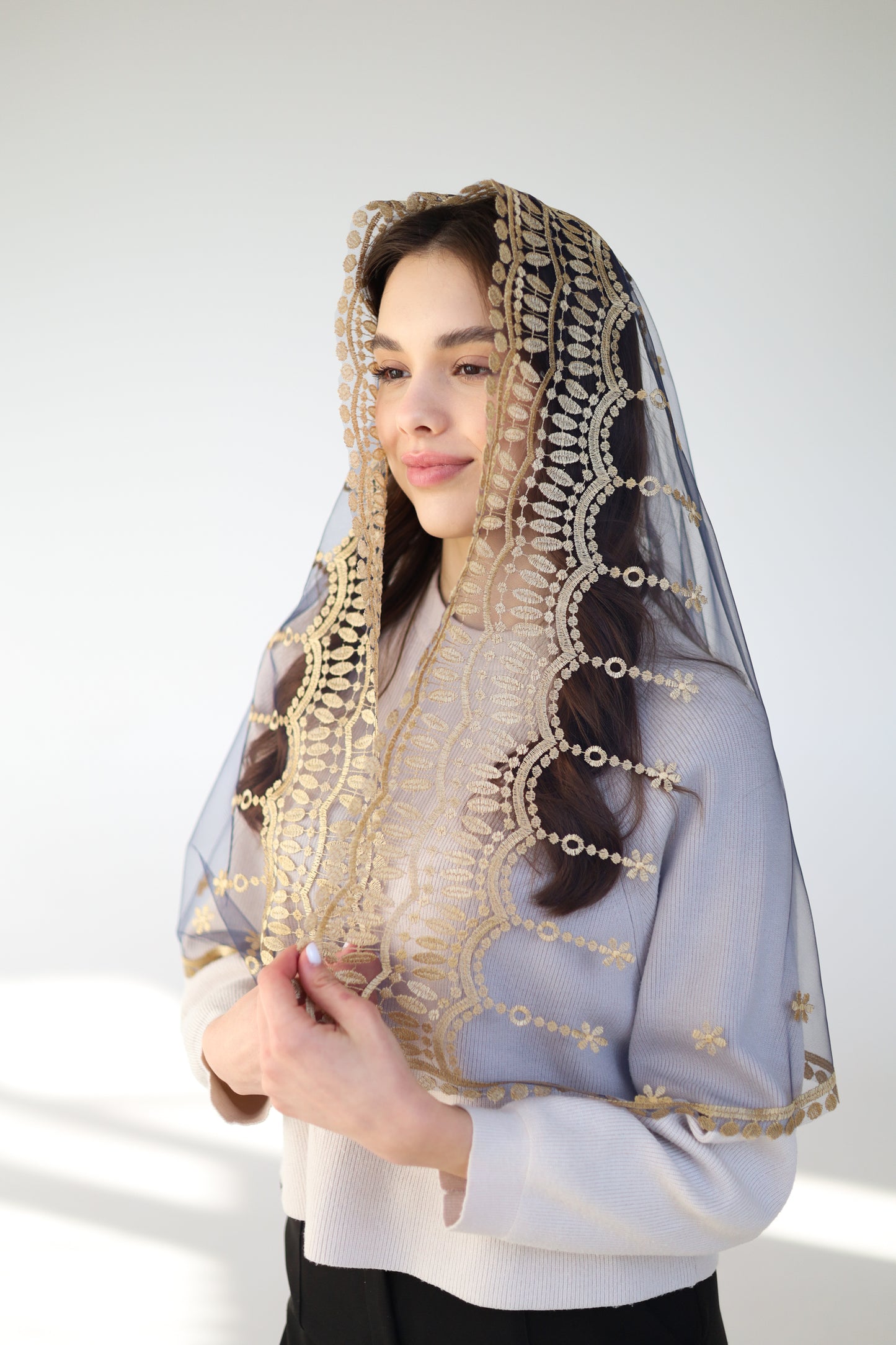MANTILLA WITH HEART EMBROIDERY