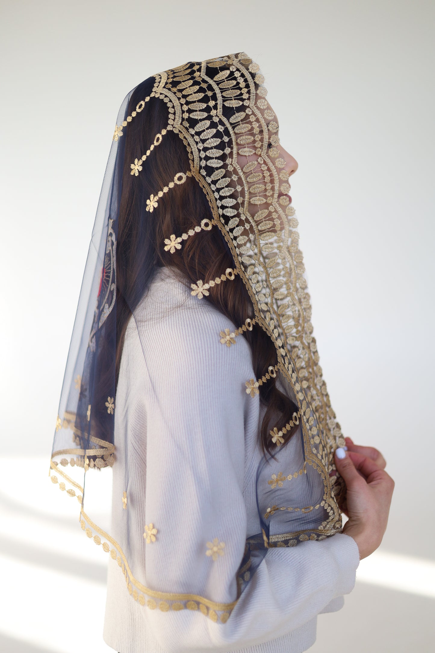 MANTILLA WITH HEART EMBROIDERY