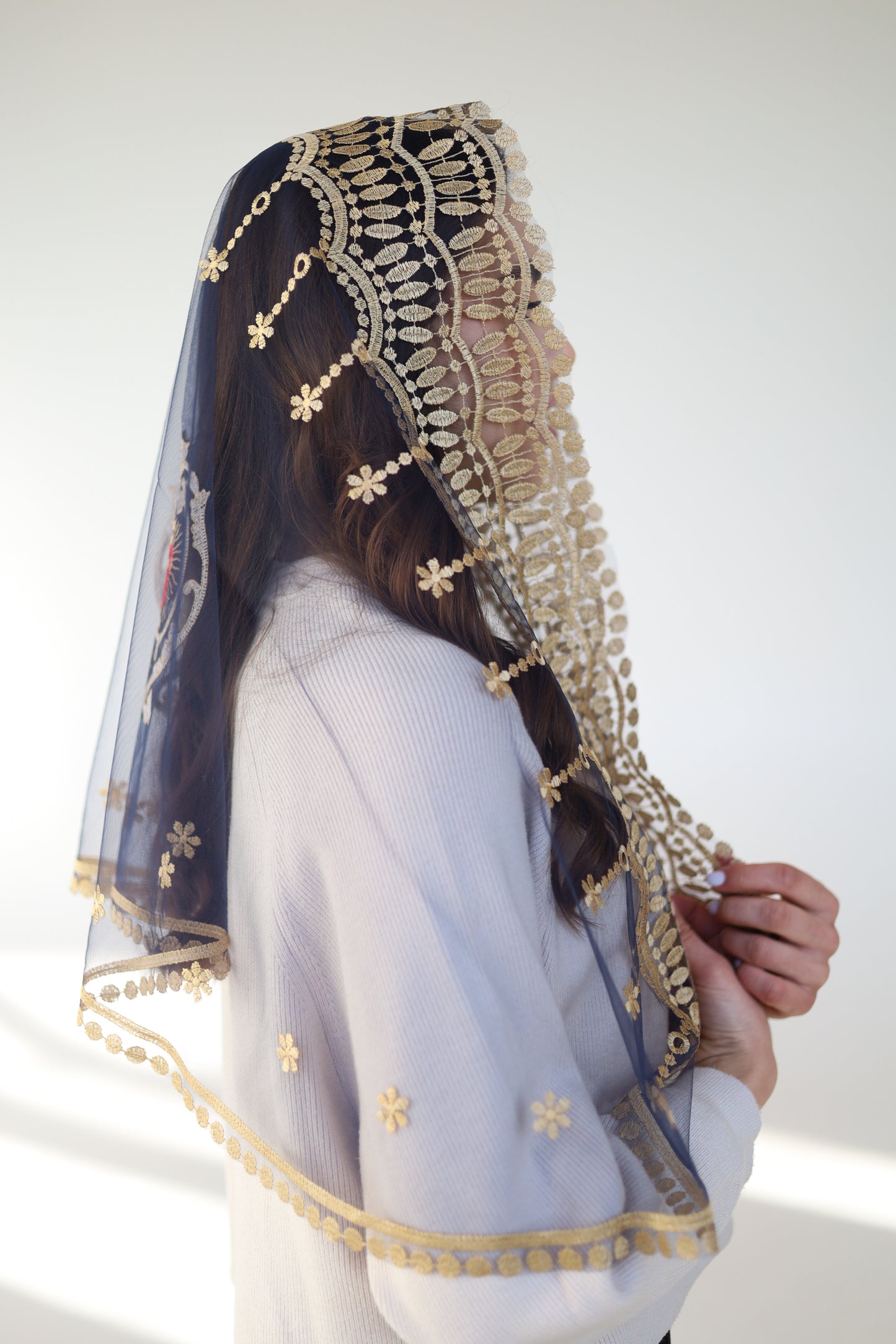 MANTILLA WITH HEART EMBROIDERY