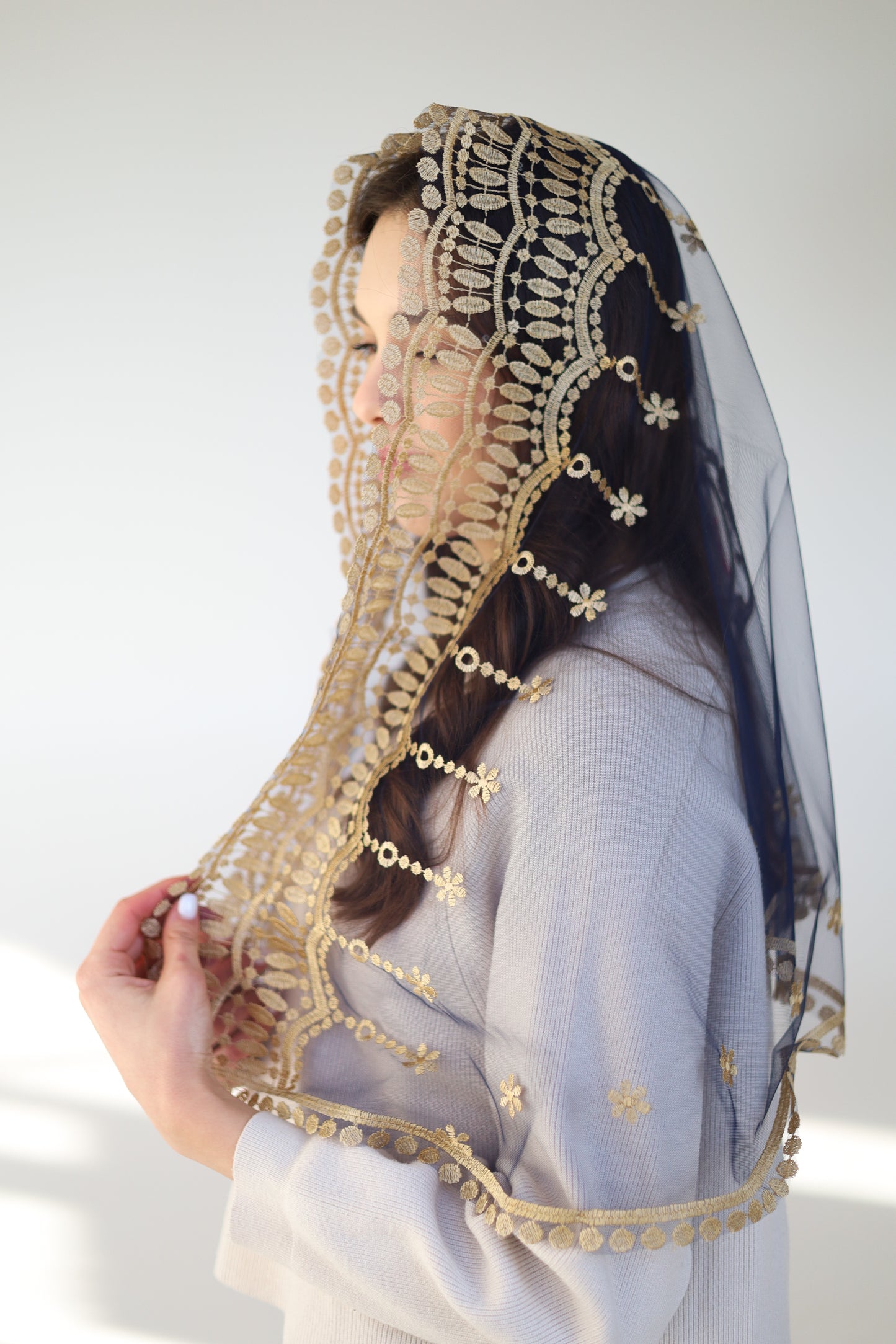 MANTILLA WITH HEART EMBROIDERY
