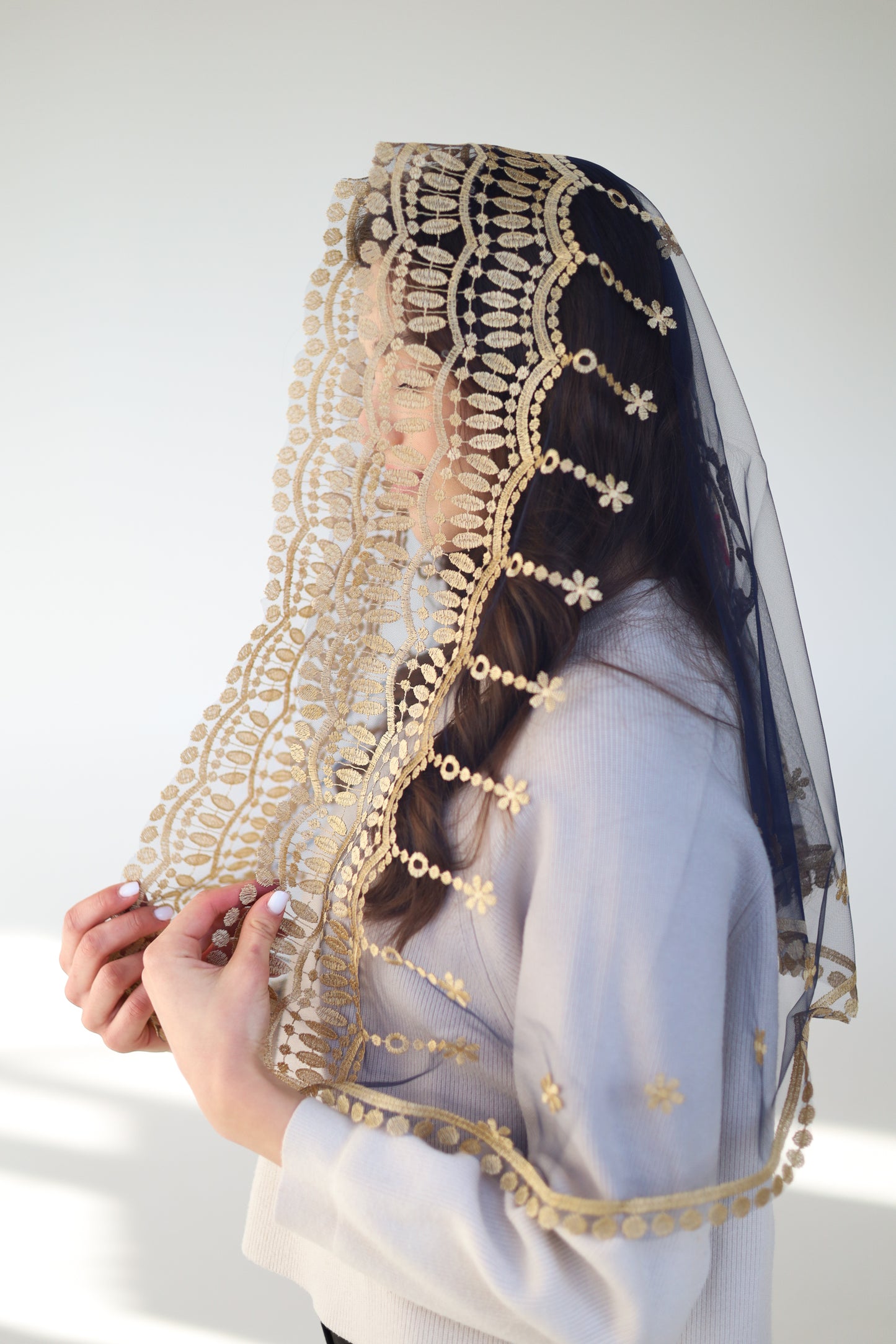 MANTILLA WITH HEART EMBROIDERY