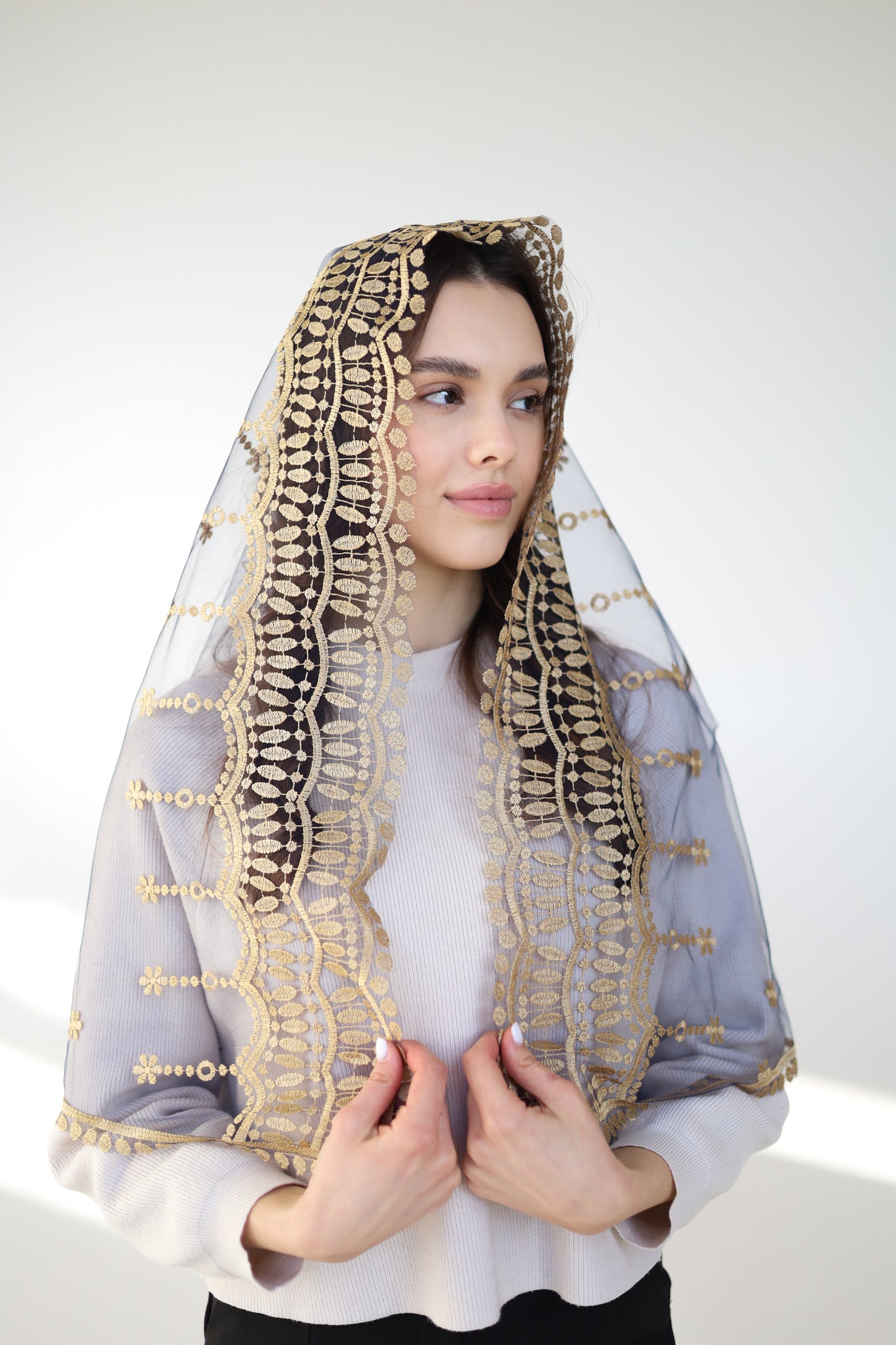 GOLD & BLUE VEIL WITH JESUS