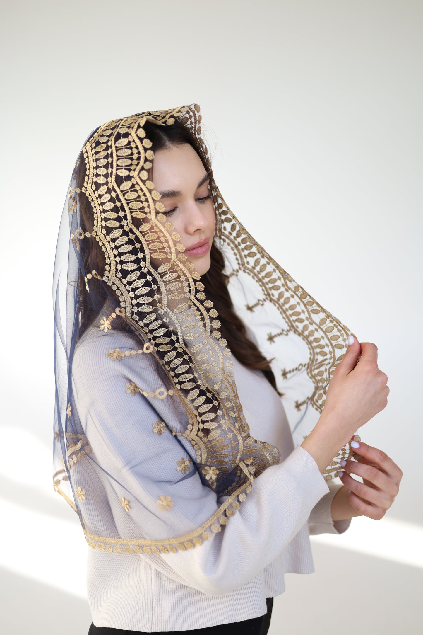GOLD & BLUE VEIL WITH JESUS