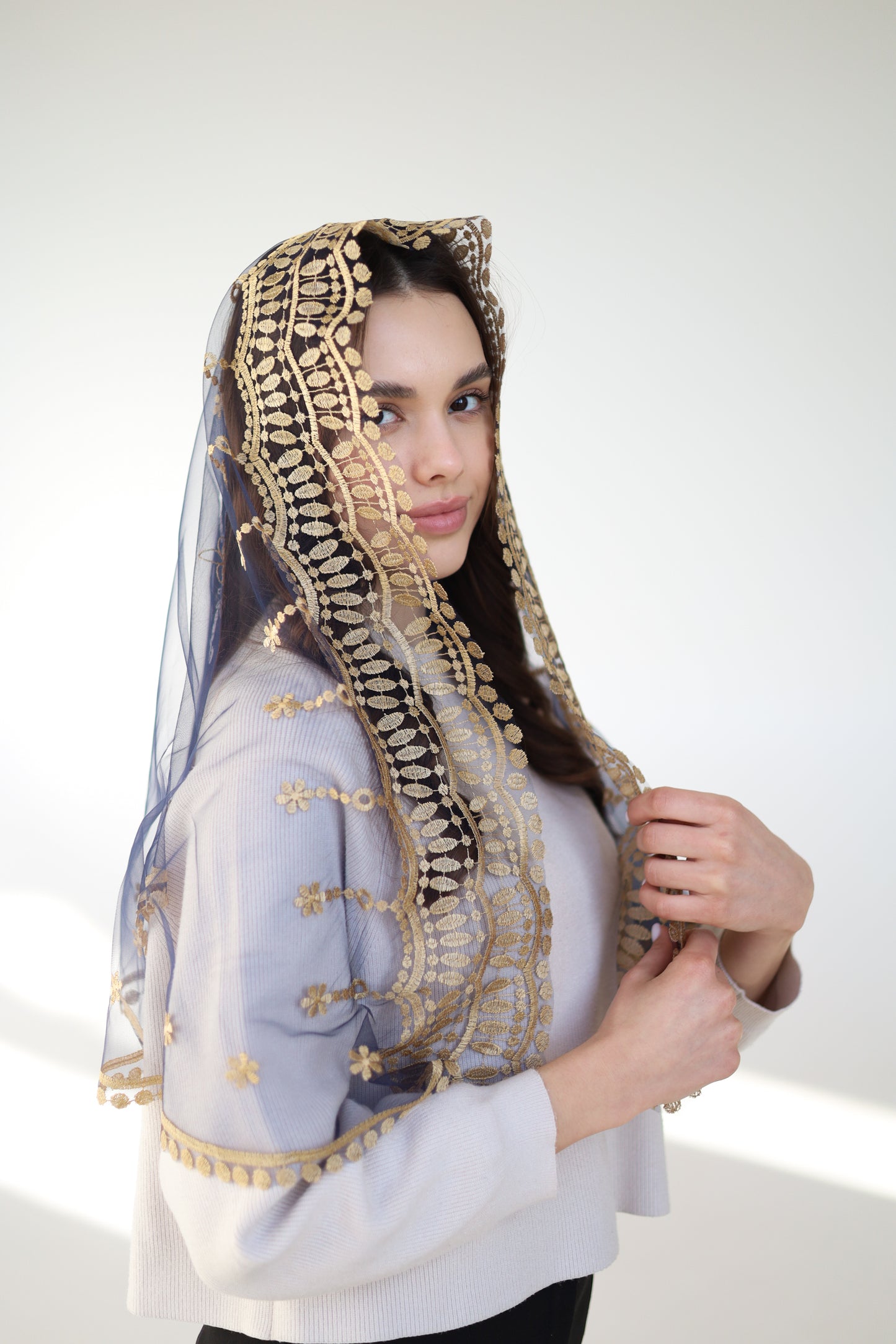 GOLD & BLUE VEIL WITH JESUS