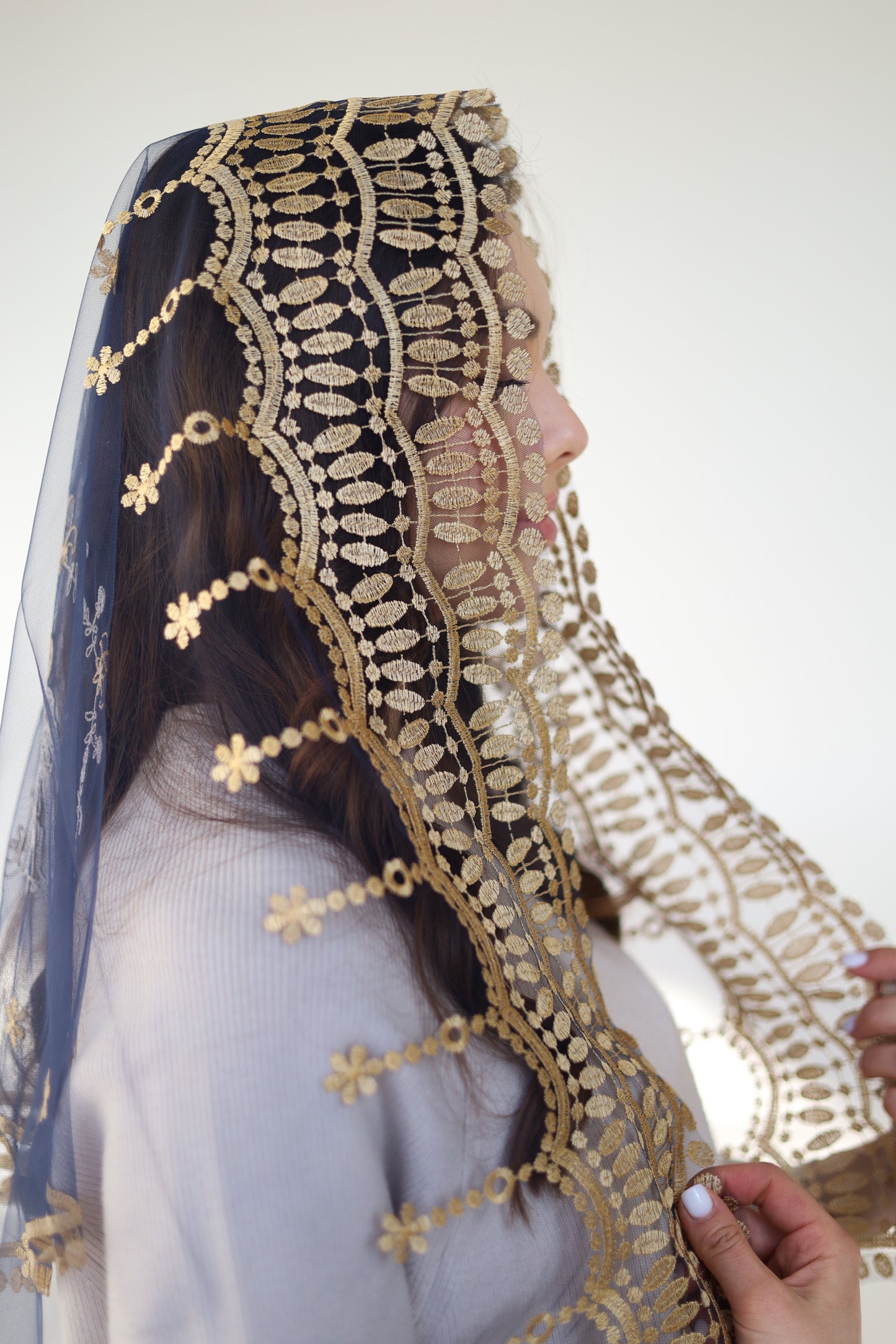 GOLD & BLUE VEIL WITH JESUS