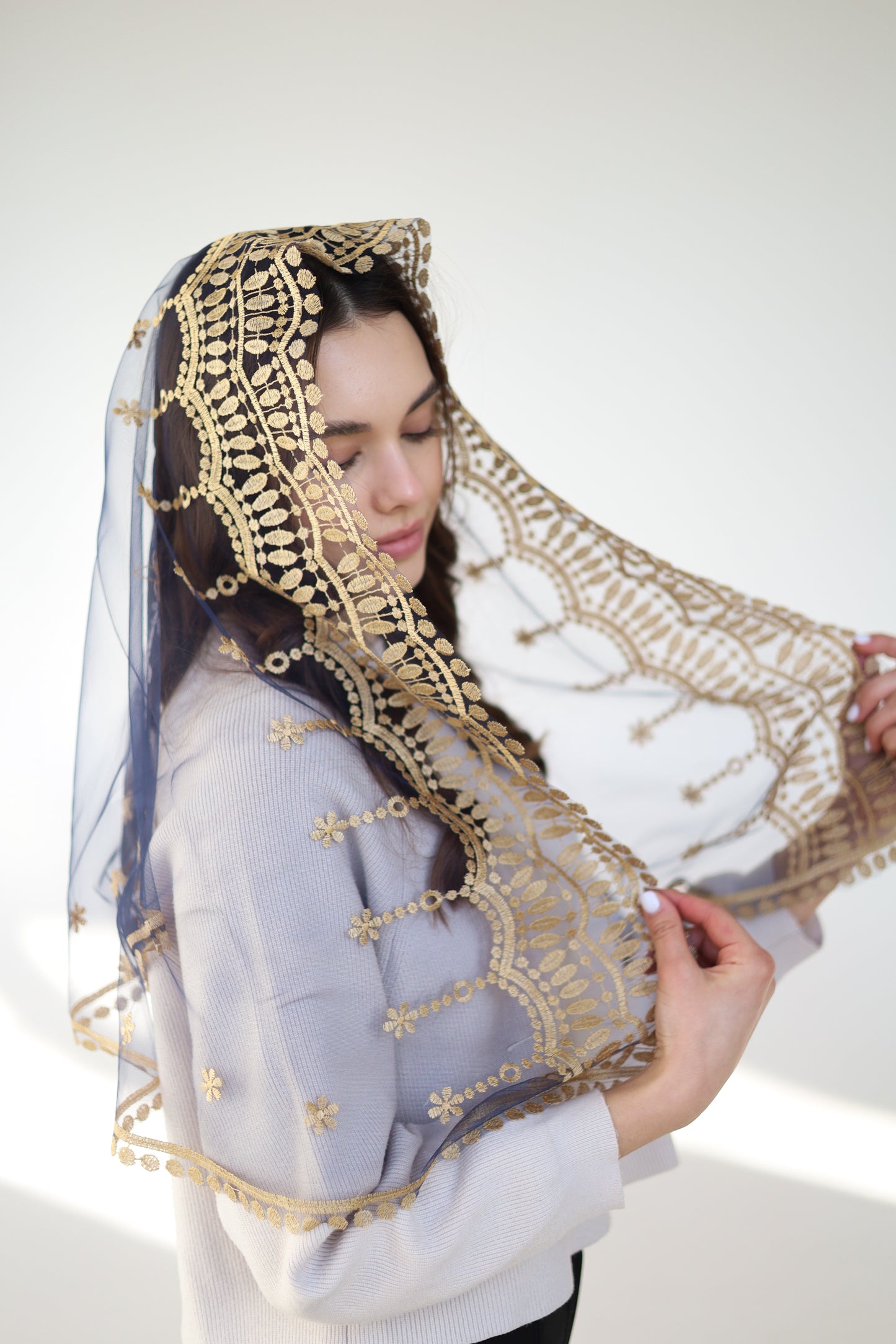GOLD & BLUE VEIL WITH JESUS