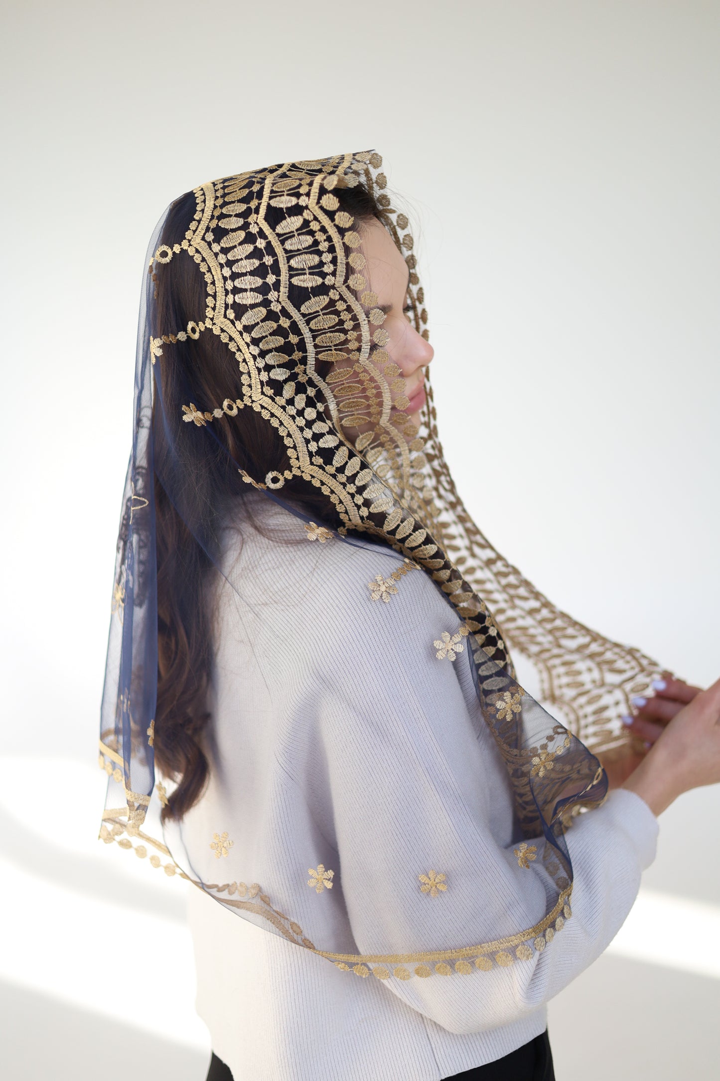 GOLD & BLUE VEIL WITH JESUS