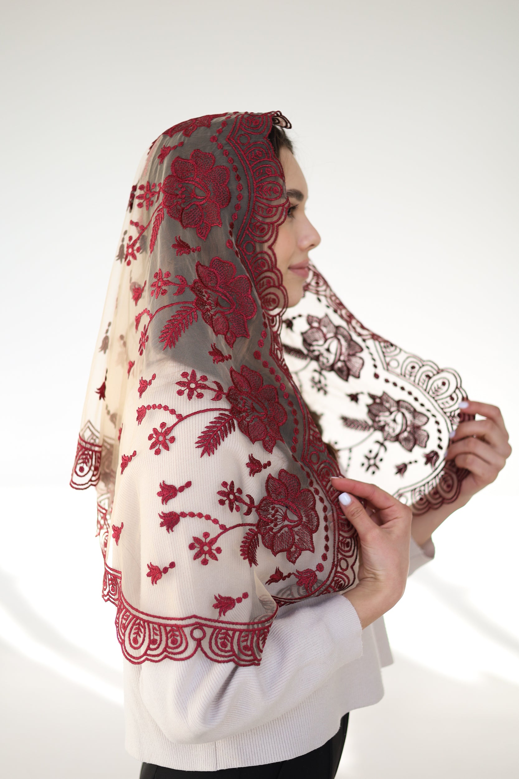 LONG BURGUNDY MANTILLA - MariaVeils