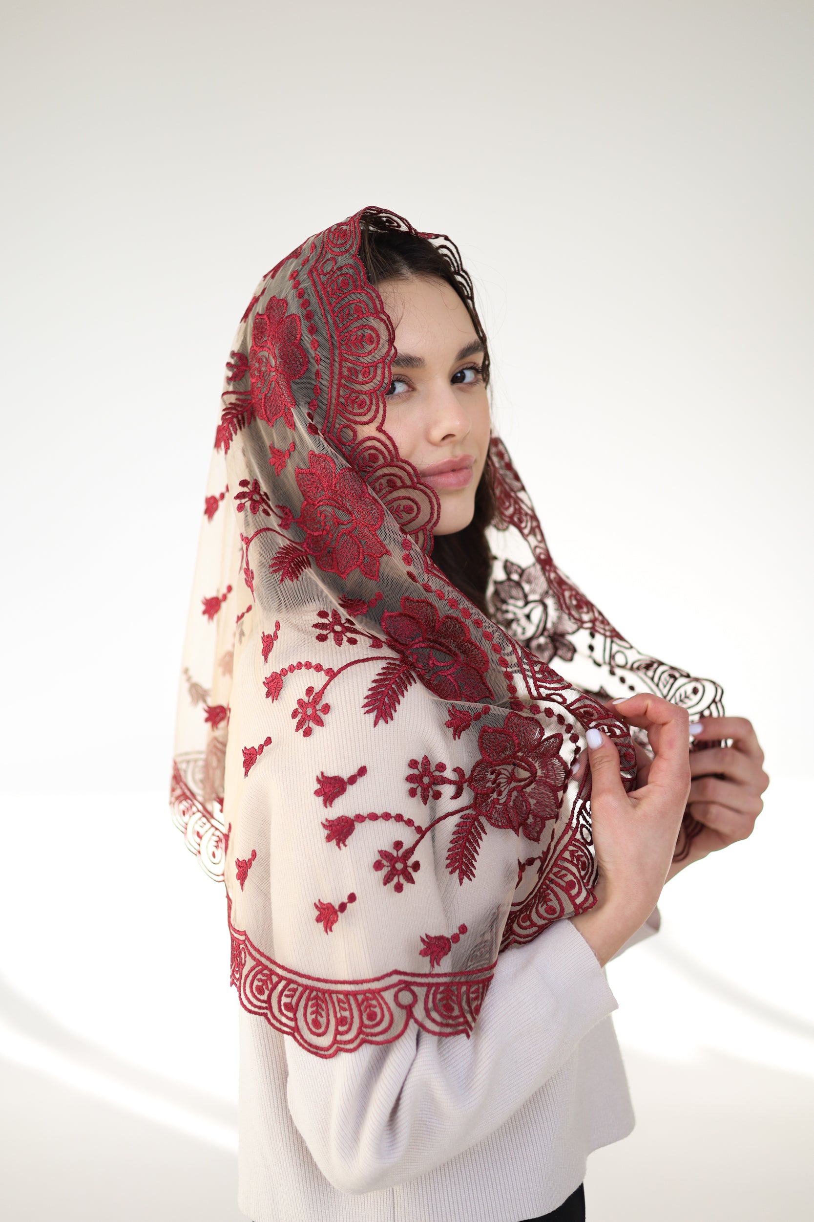 LONG BURGUNDY MANTILLA - MariaVeils