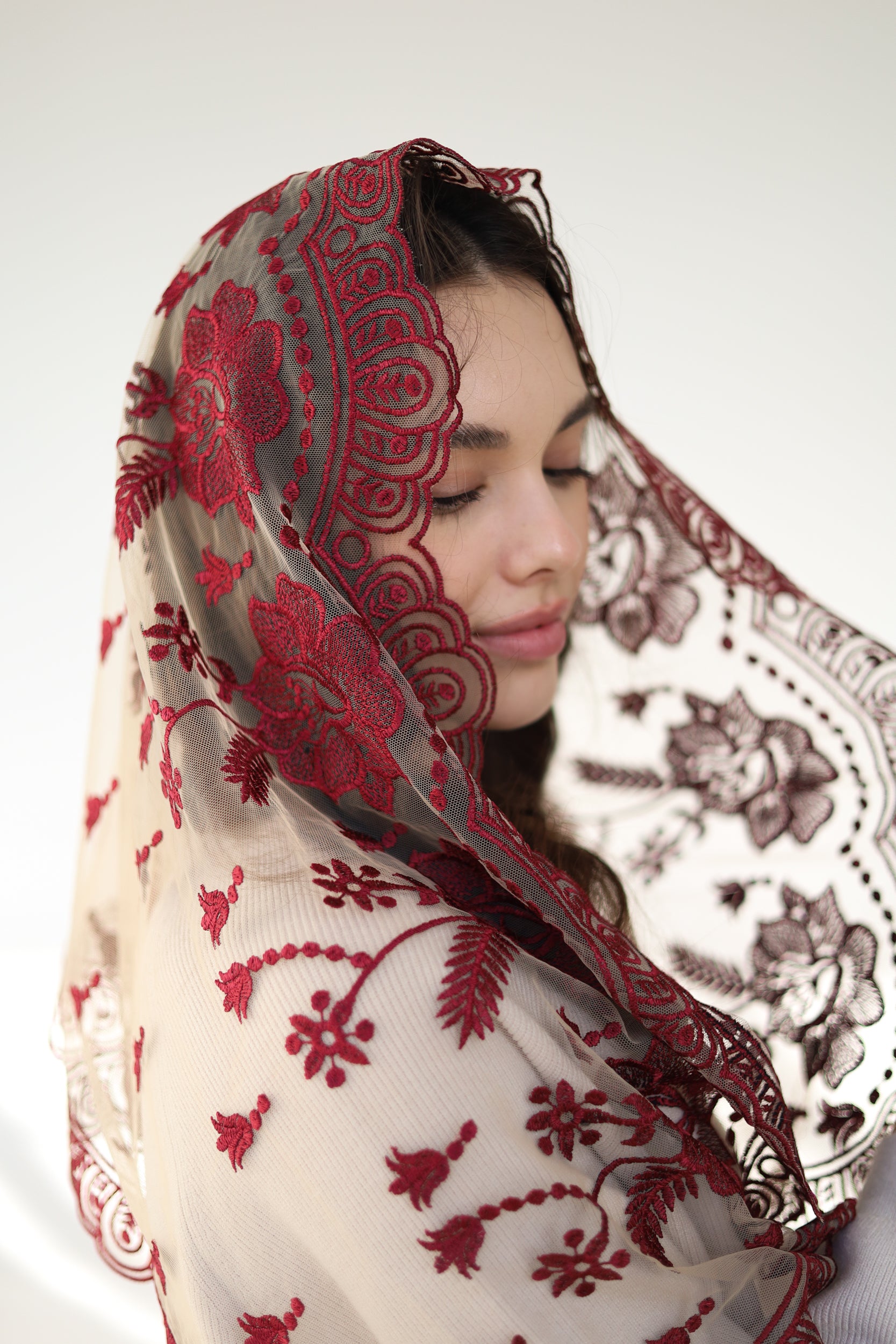 LONG BURGUNDY MANTILLA - MariaVeils