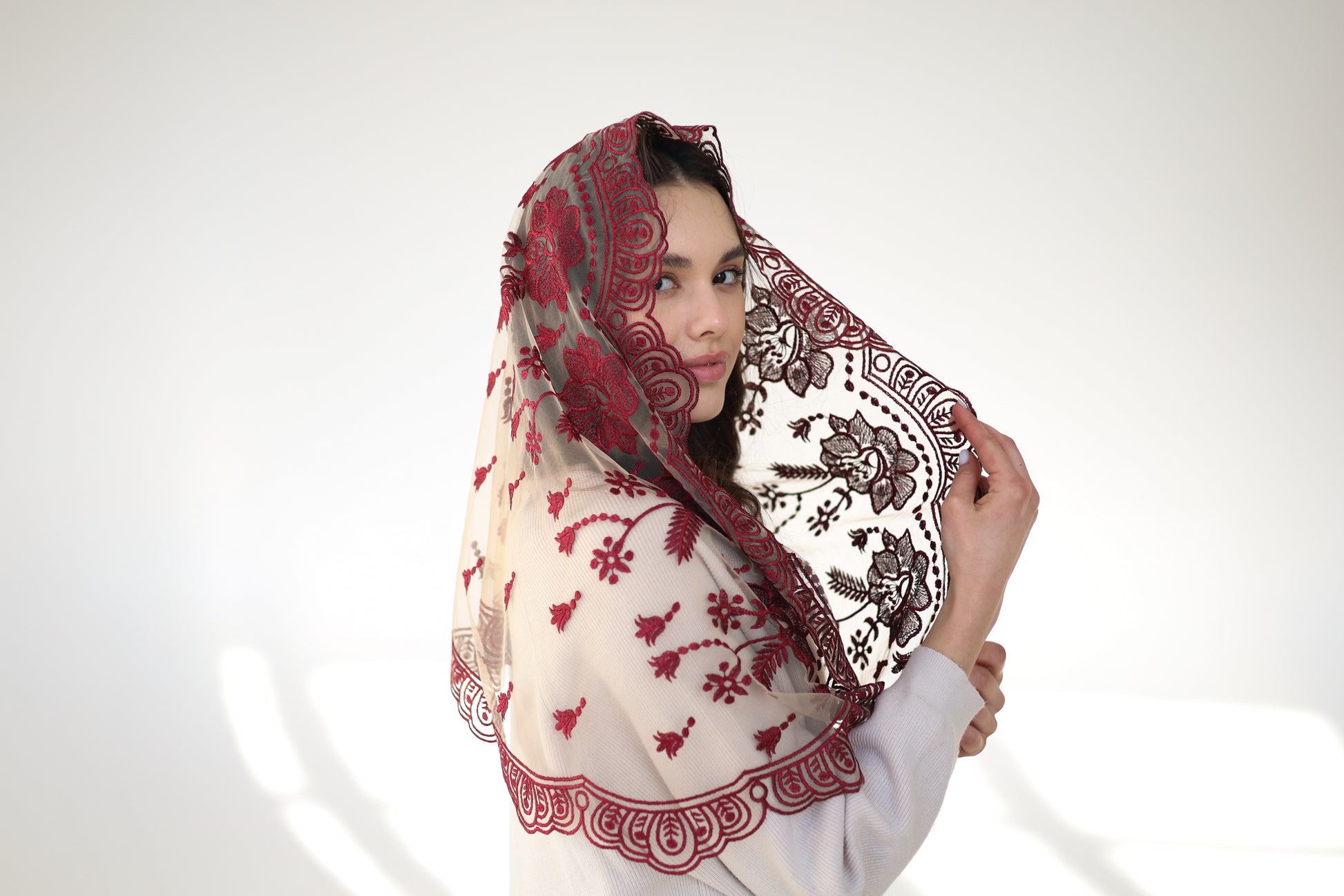 LONG BURGUNDY MANTILLA - MariaVeils