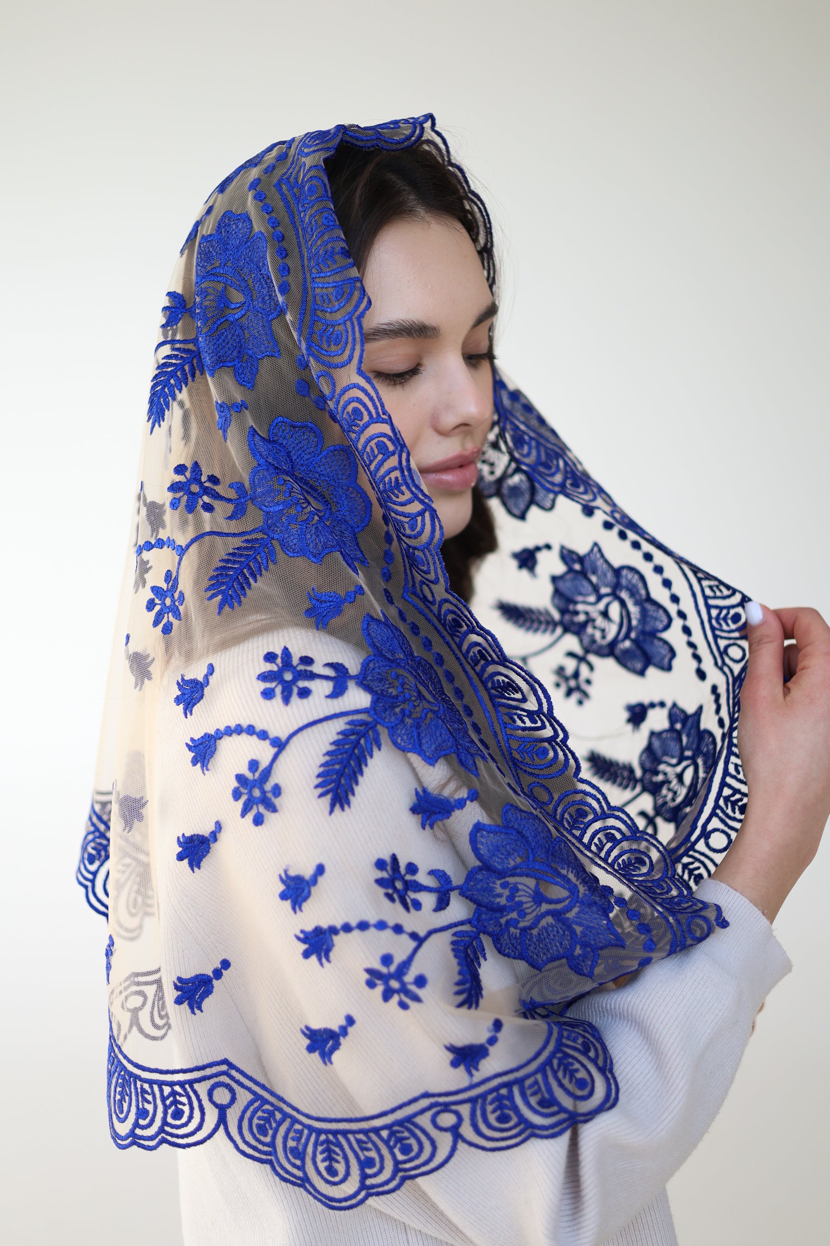 LONG VEIL WITH BLUE FLOWERS - MariaVeils