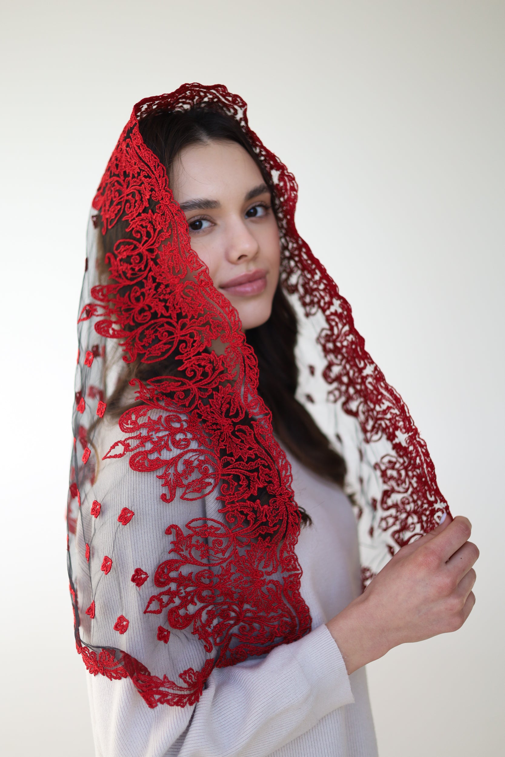 LONG RED MANTILLA - MariaVeils