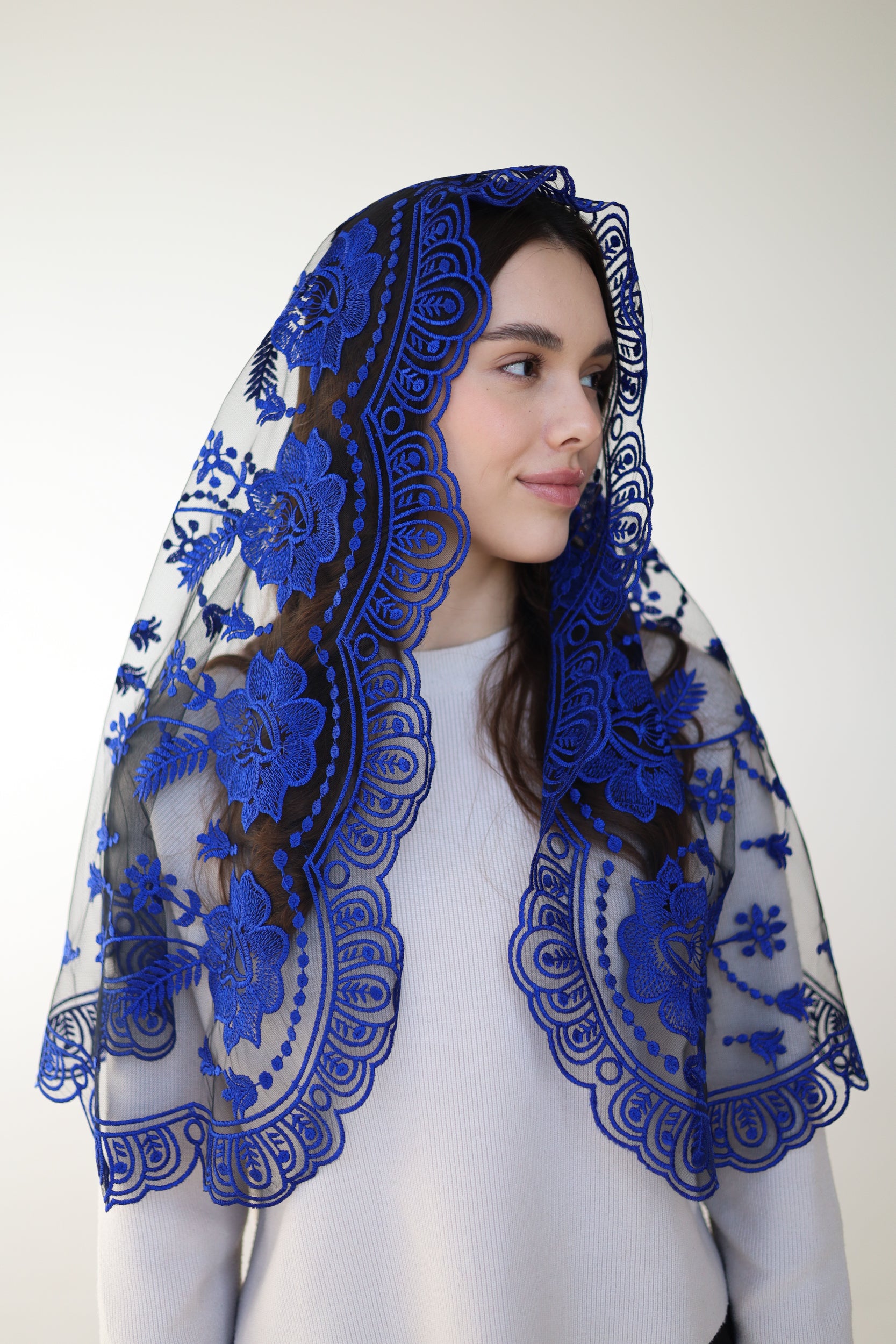 BLUE VEIL WITH BLACK TULLE - MariaVeils