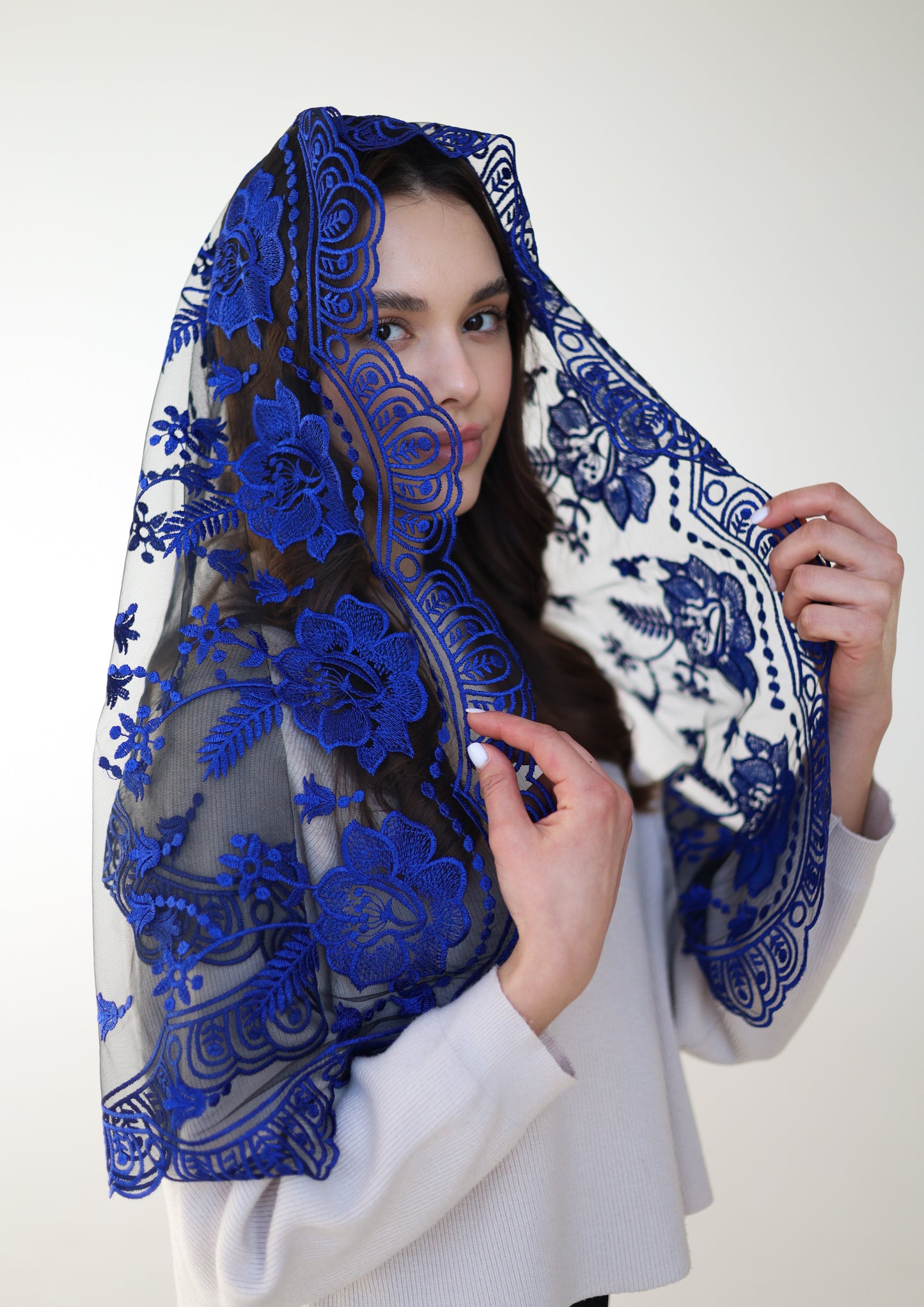 BLUE VEIL WITH BLACK TULLE - MariaVeils