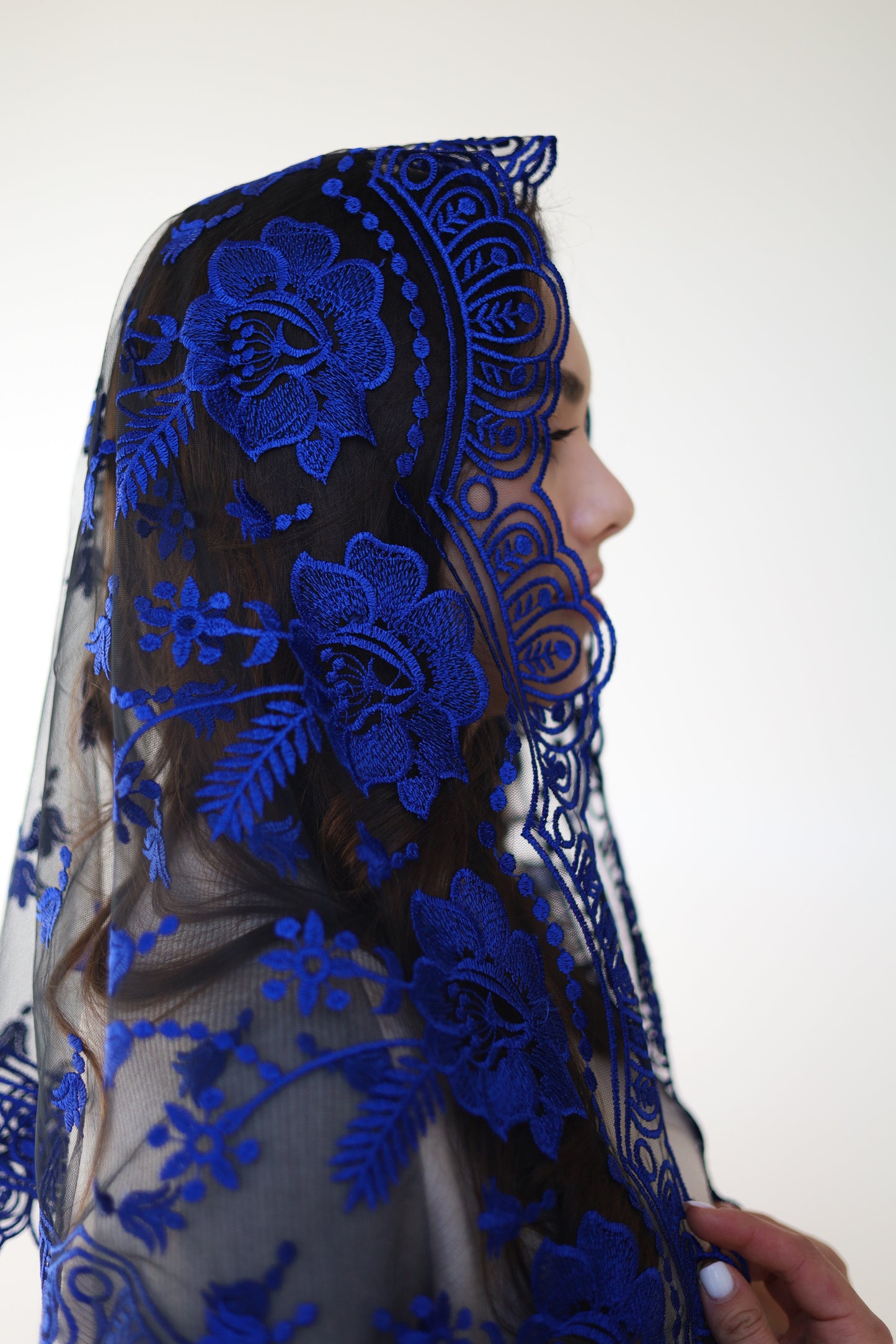 BLUE VEIL WITH BLACK TULLE - MariaVeils
